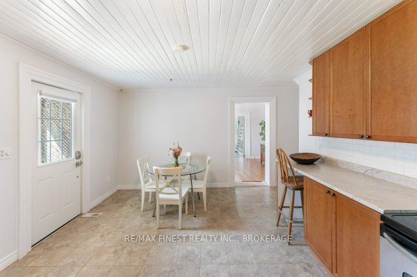 30 King Street Property Photo 16