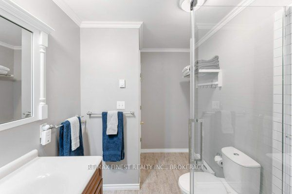 30 King Street Property Photo 23