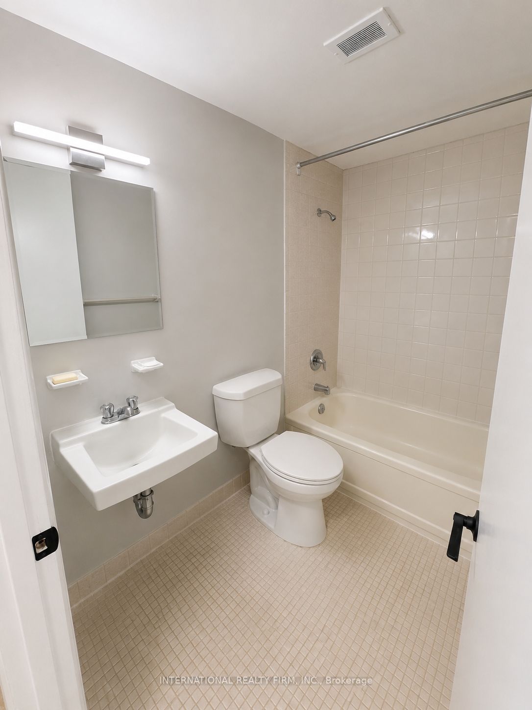 103 Emerald Street S 401 Property Photo 1