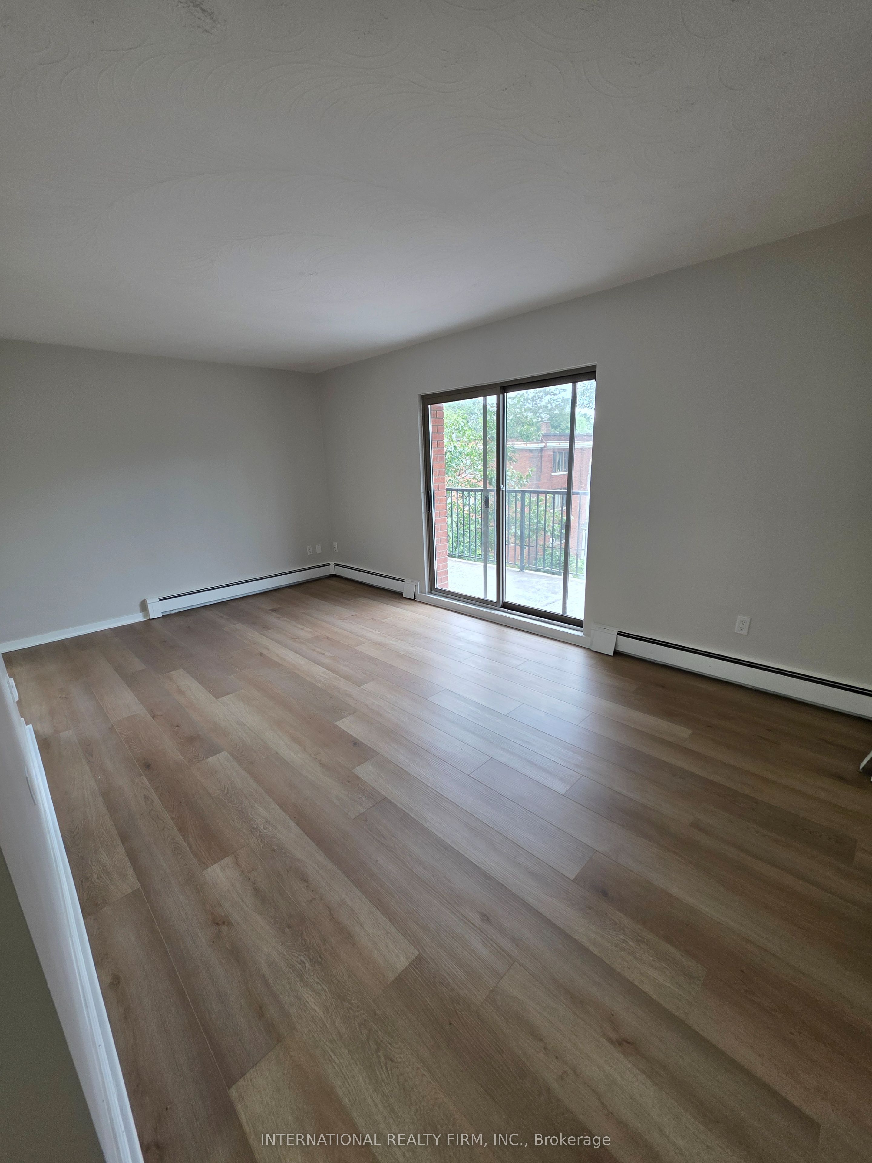 103 Emerald Street S 401 Property Photo 5