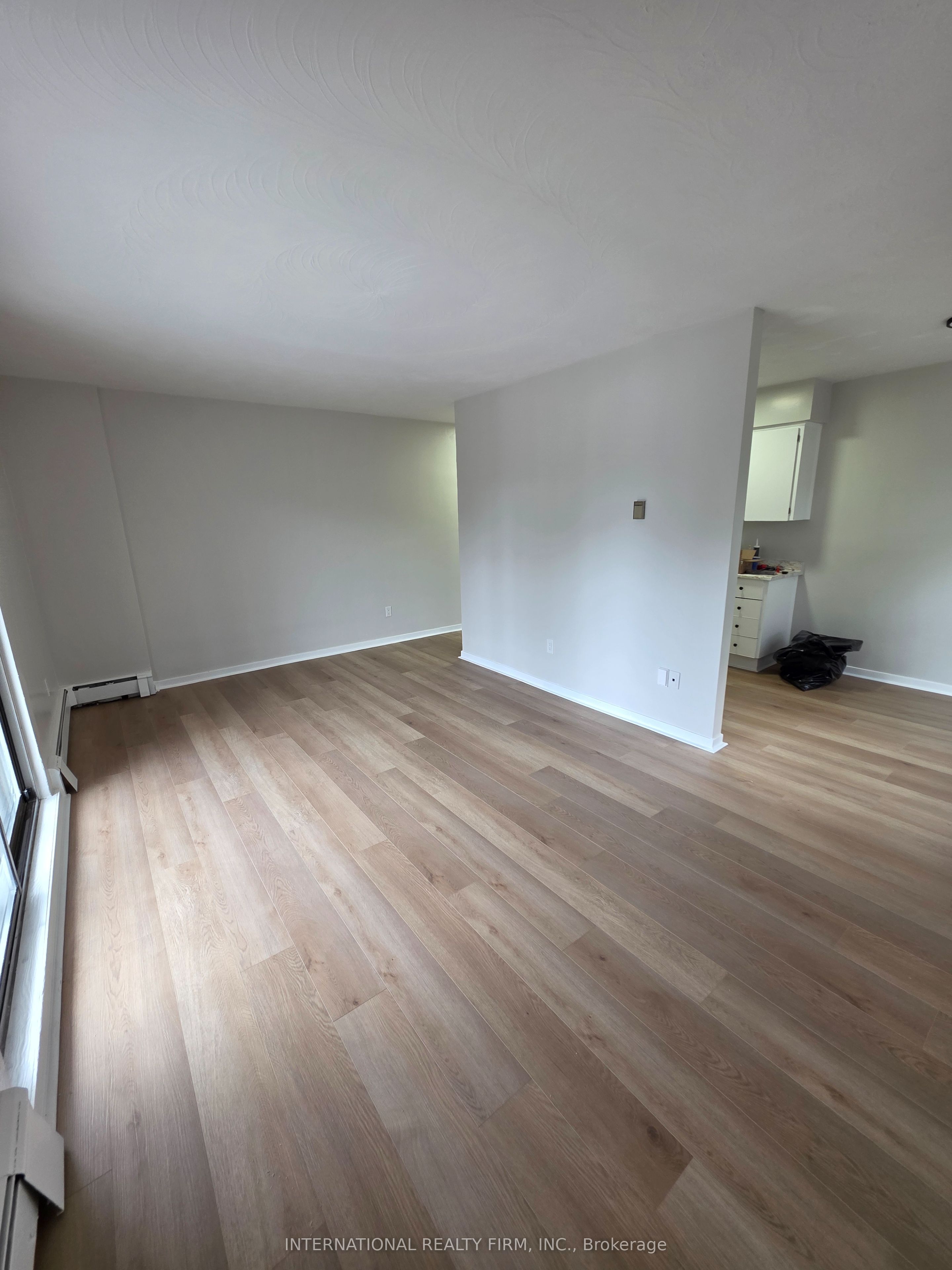 103 Emerald Street S 401 Property Photo 9