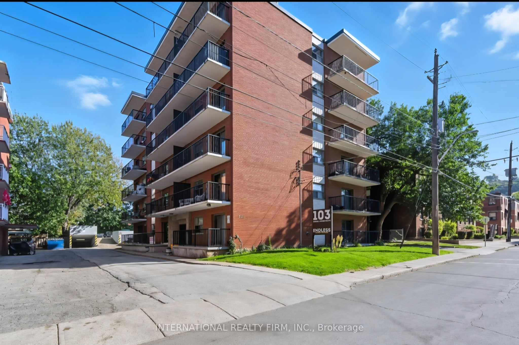 103 Emerald Street S 401 Property Photo 11