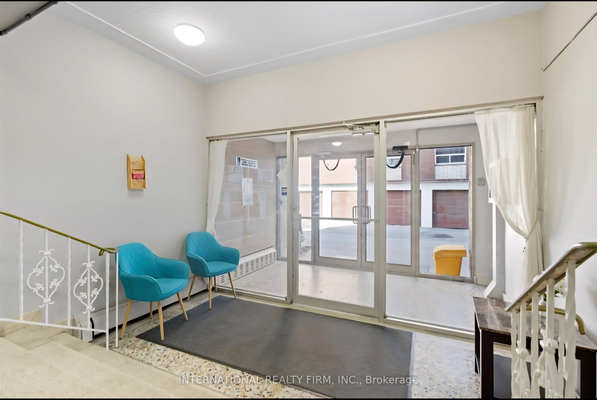 103 Emerald Street S 401 Property Photo 12