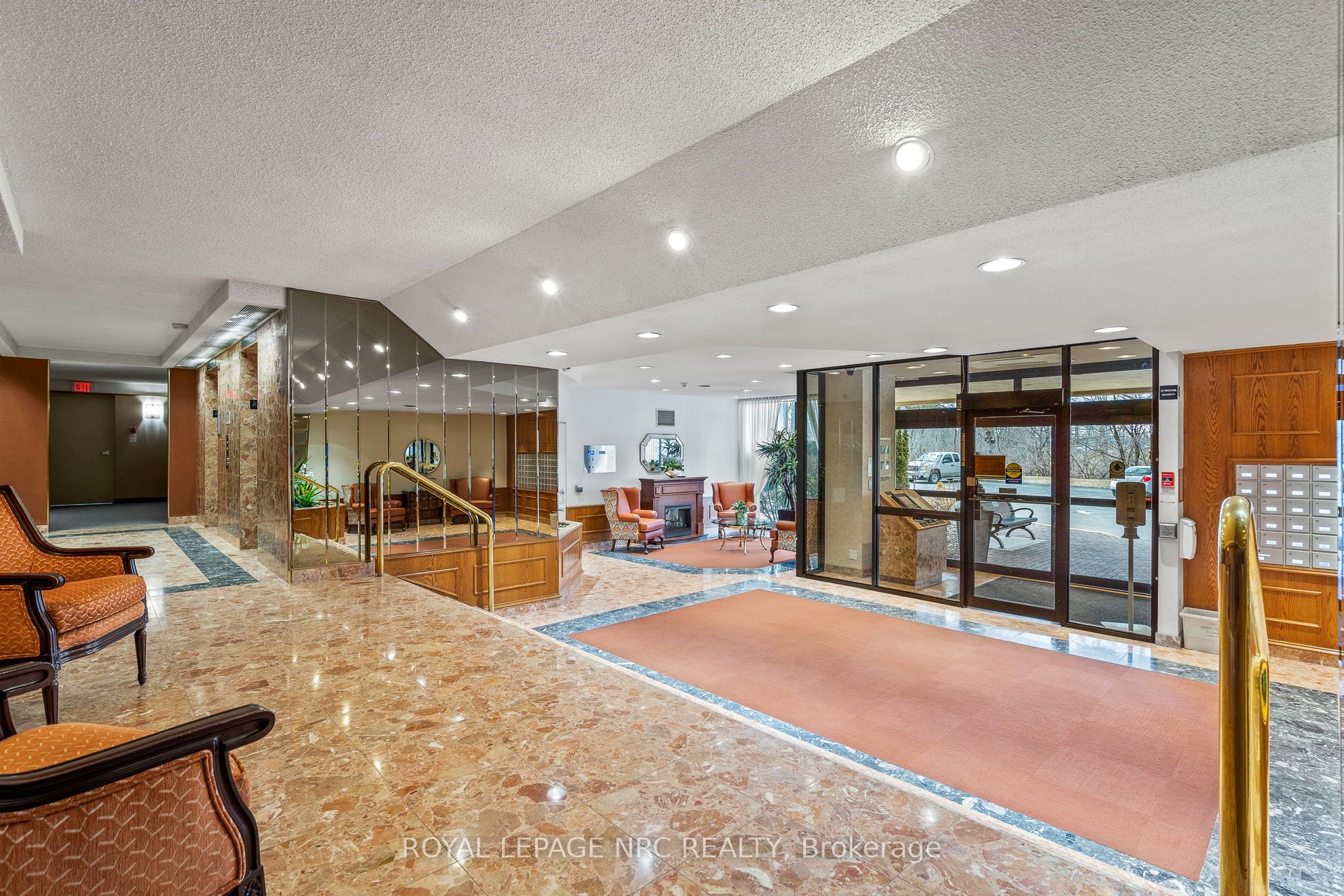 3 Towering Heights Boulevard Ph6 Property Photo 4