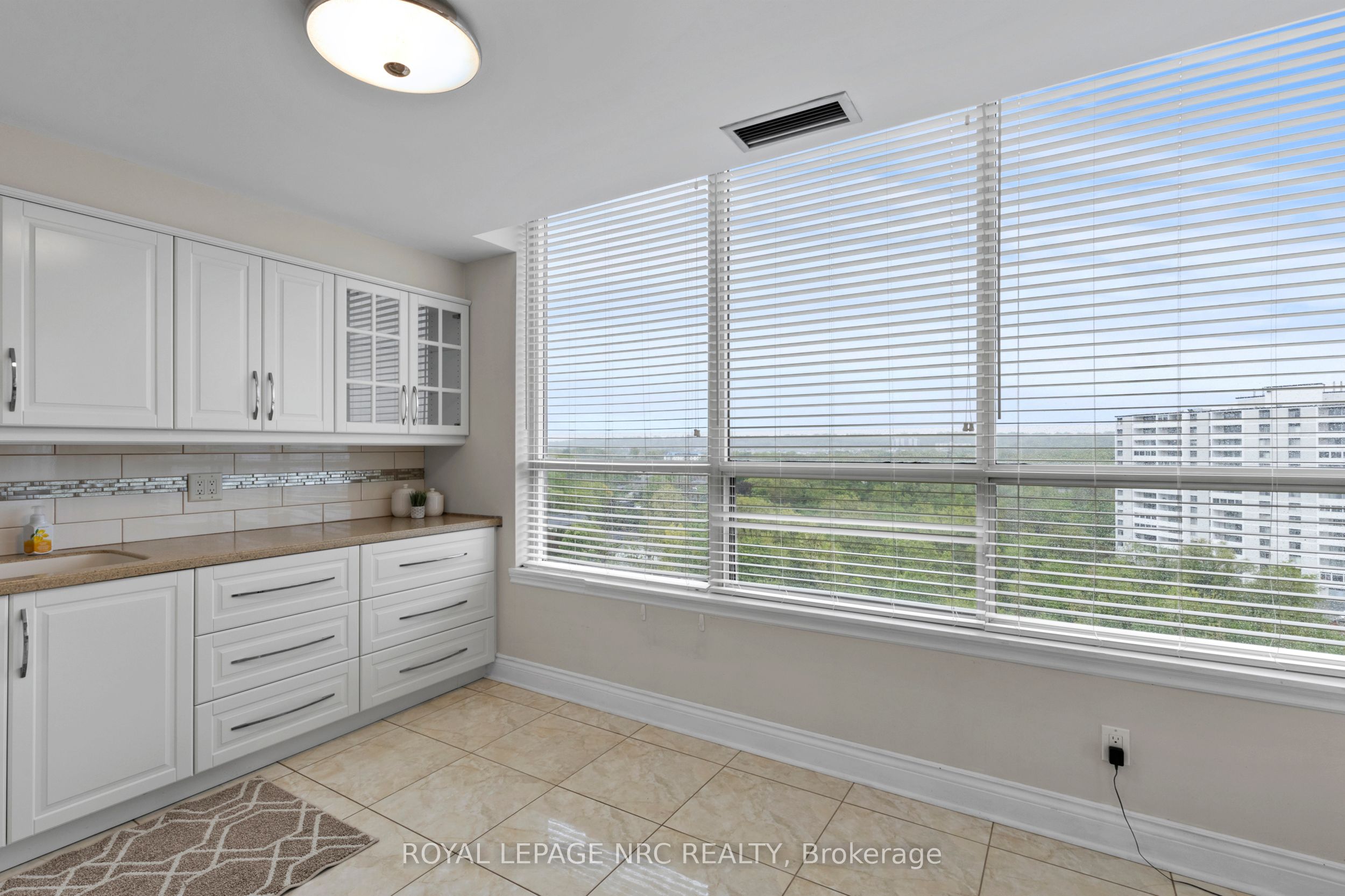 3 Towering Heights Boulevard Ph6 Property Photo 25
