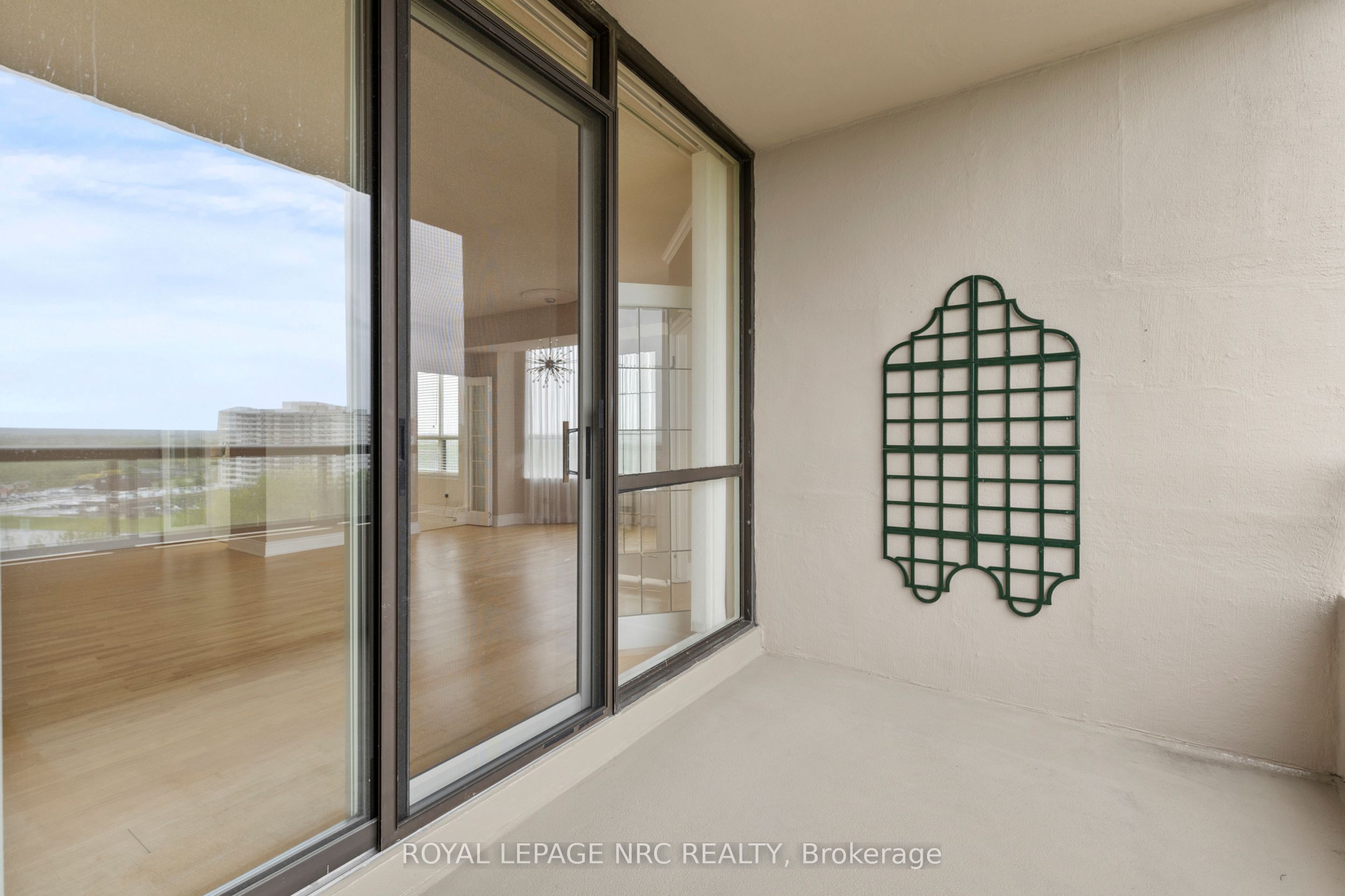 3 Towering Heights Boulevard Ph6 Property Photo 39