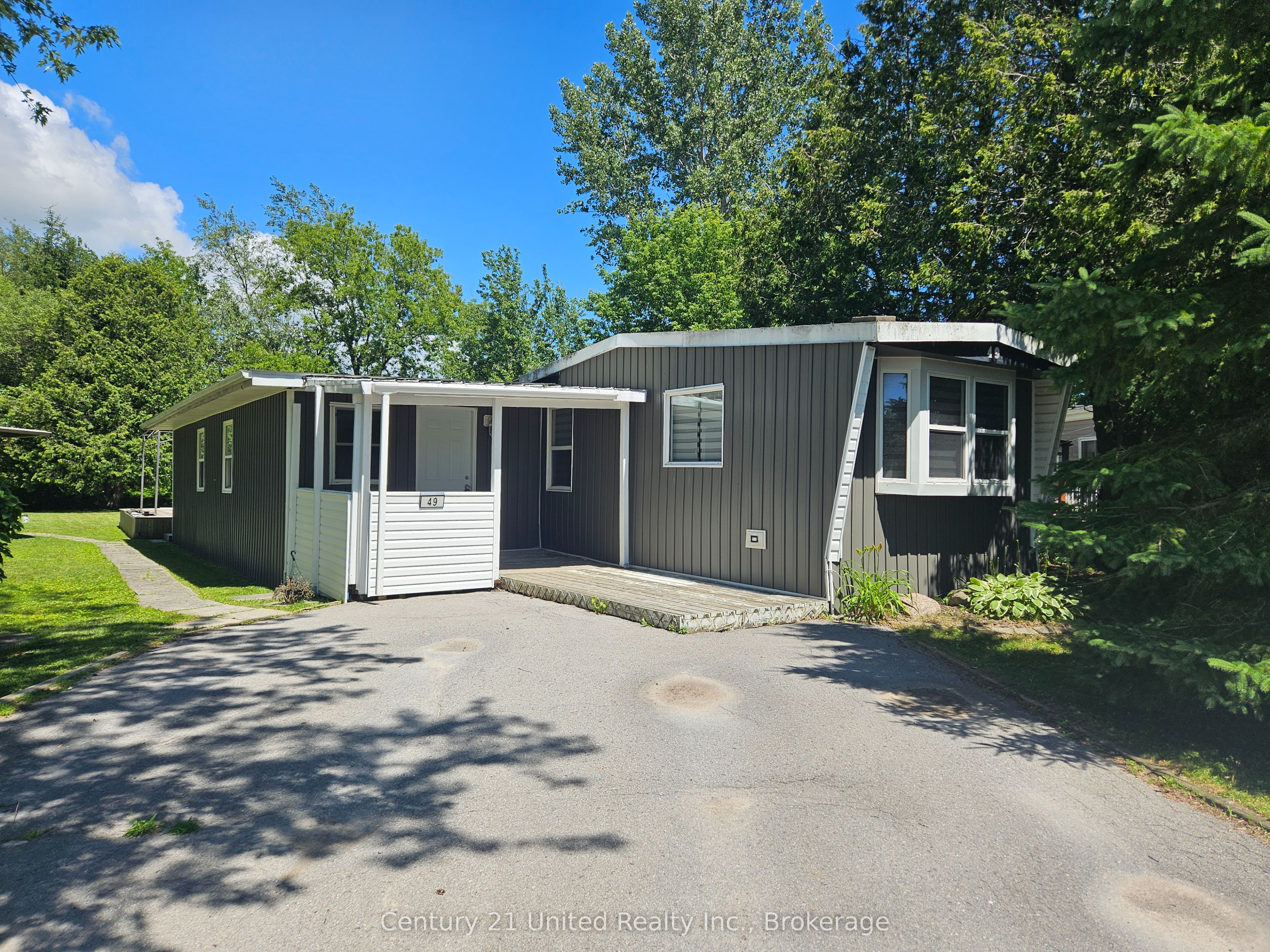 49 Hillview Drive Property Photo 1