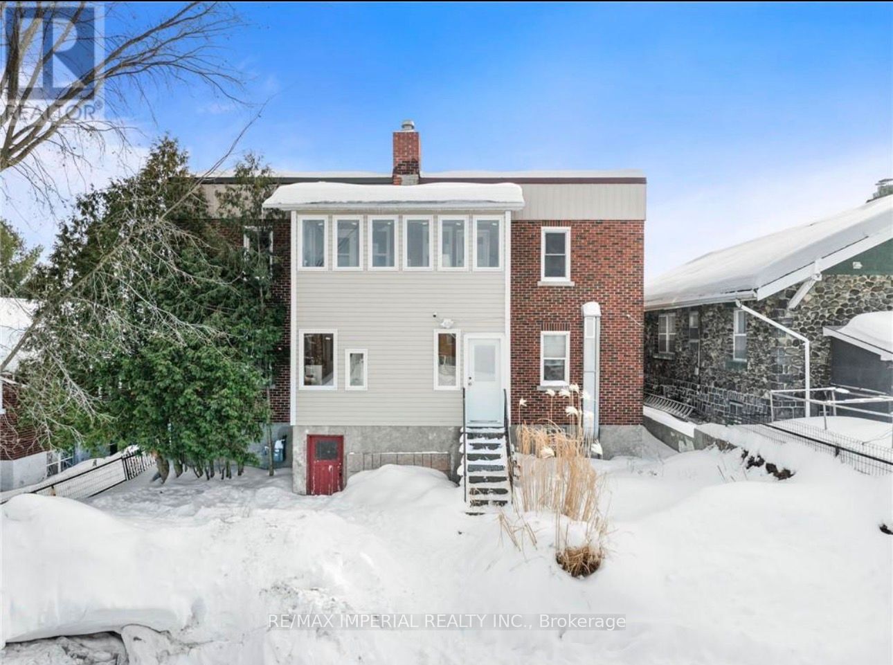 226 Oak Street Property Photo 4