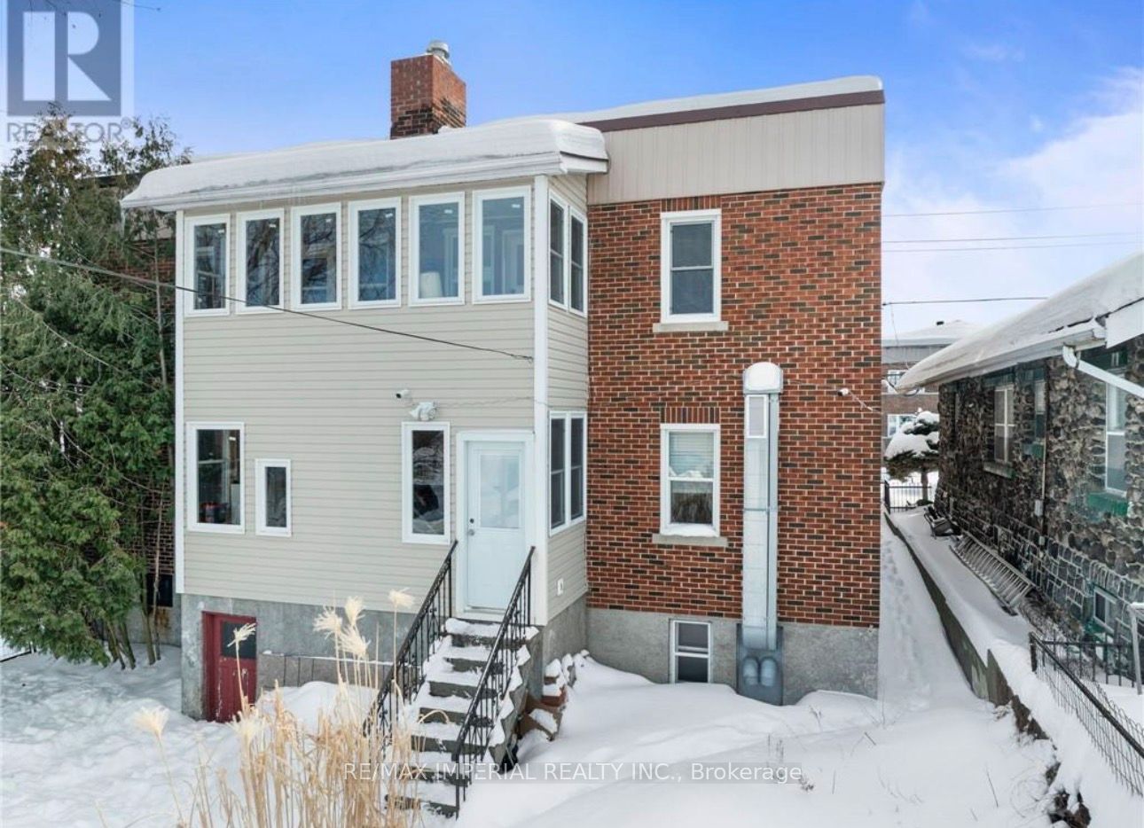 226 Oak Street Property Photo 5