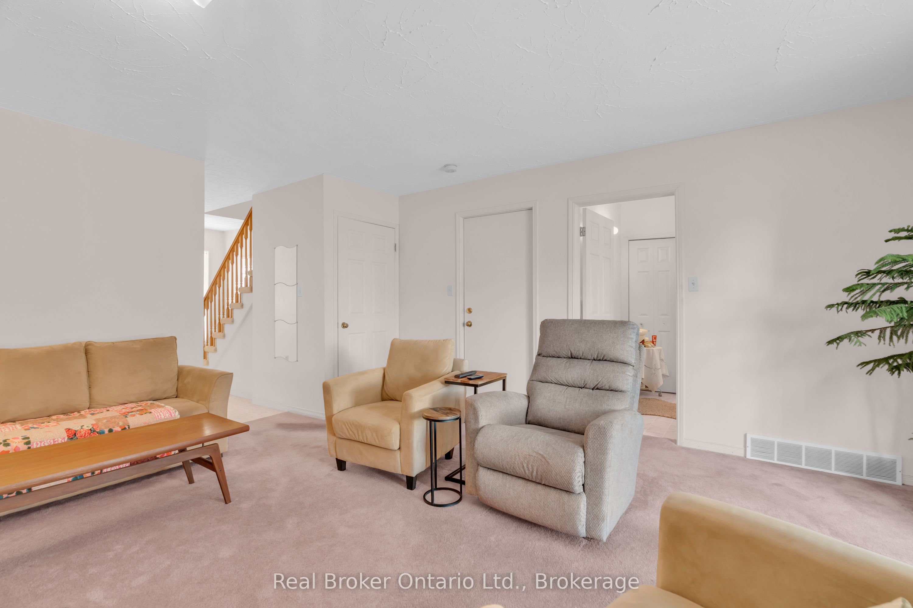 50 South Drive Property Photo 25