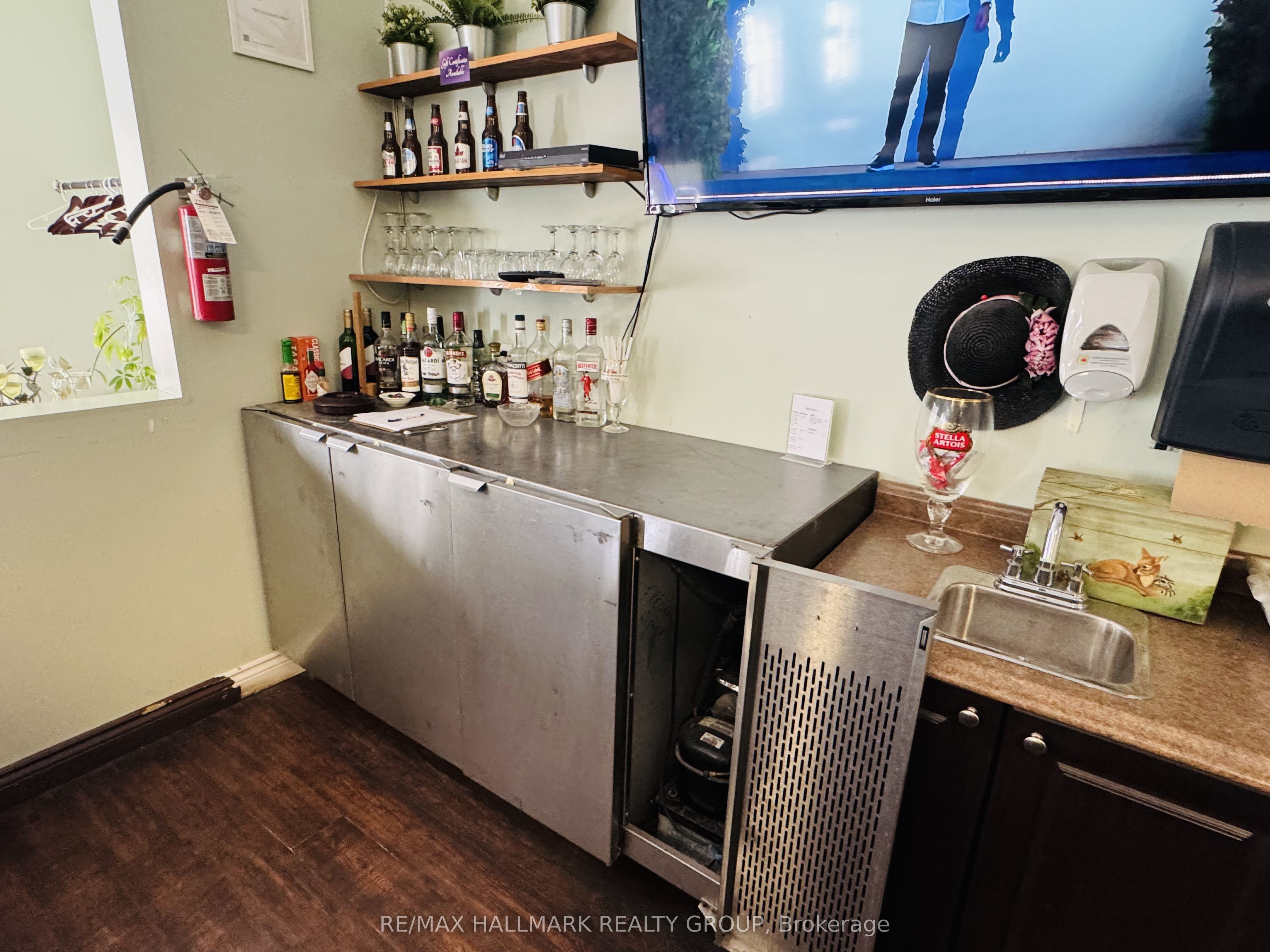 33 Queen St Street Property Photo 8
