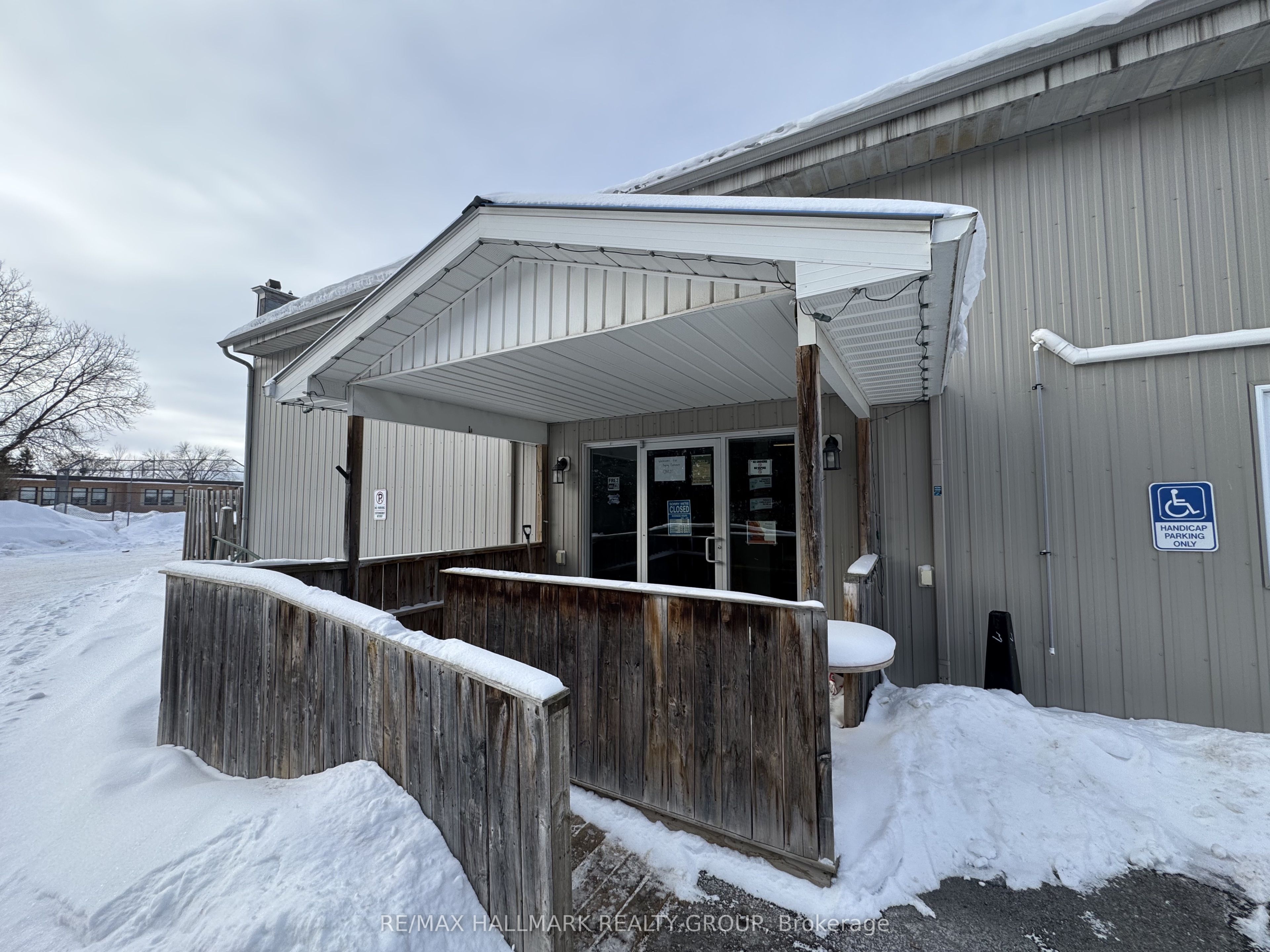 33 Queen St Street Property Photo 1