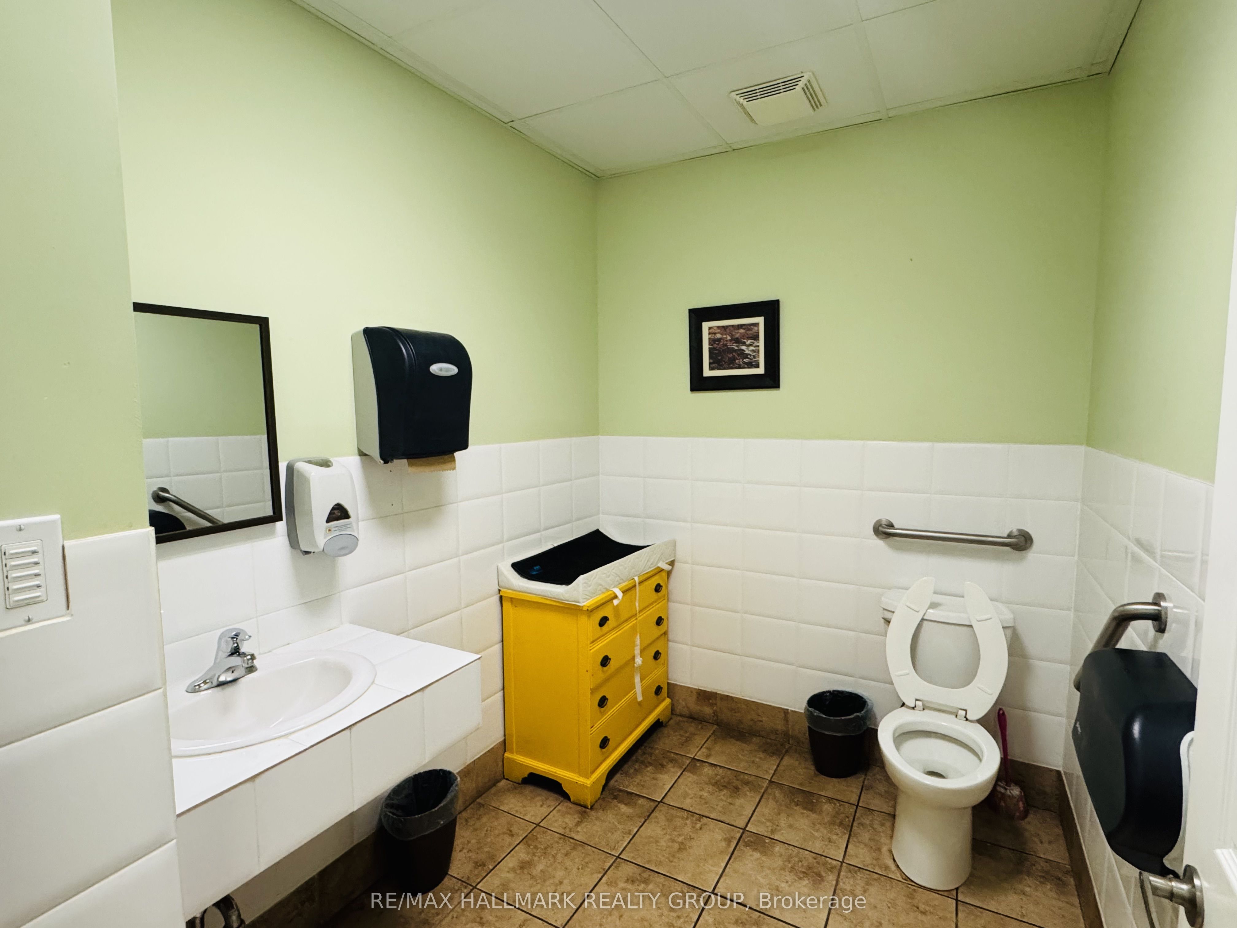 33 Queen St Street Property Photo 10
