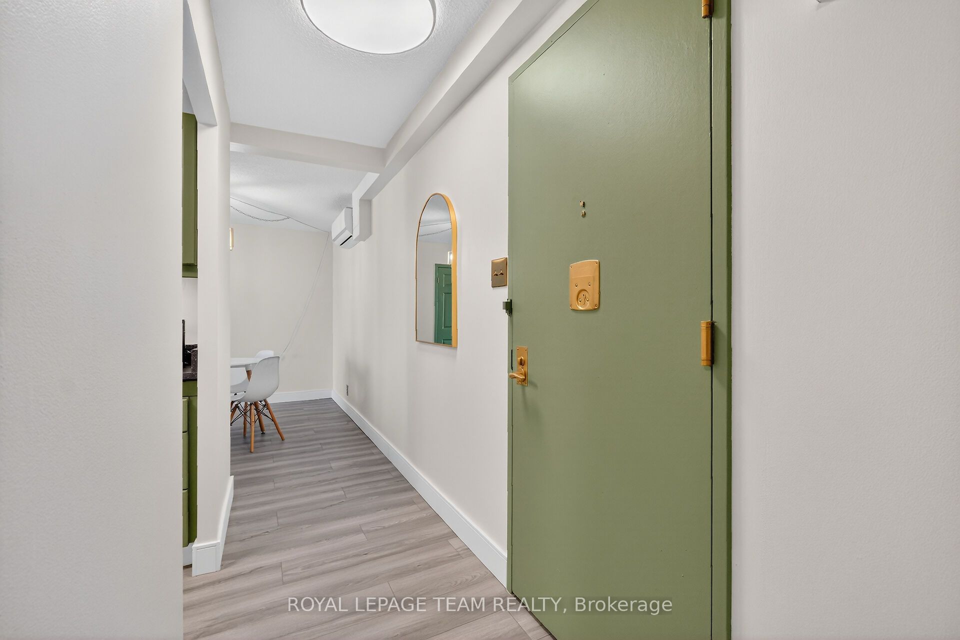 515 St Laurent Boulevard S 1809 Property Photo 8