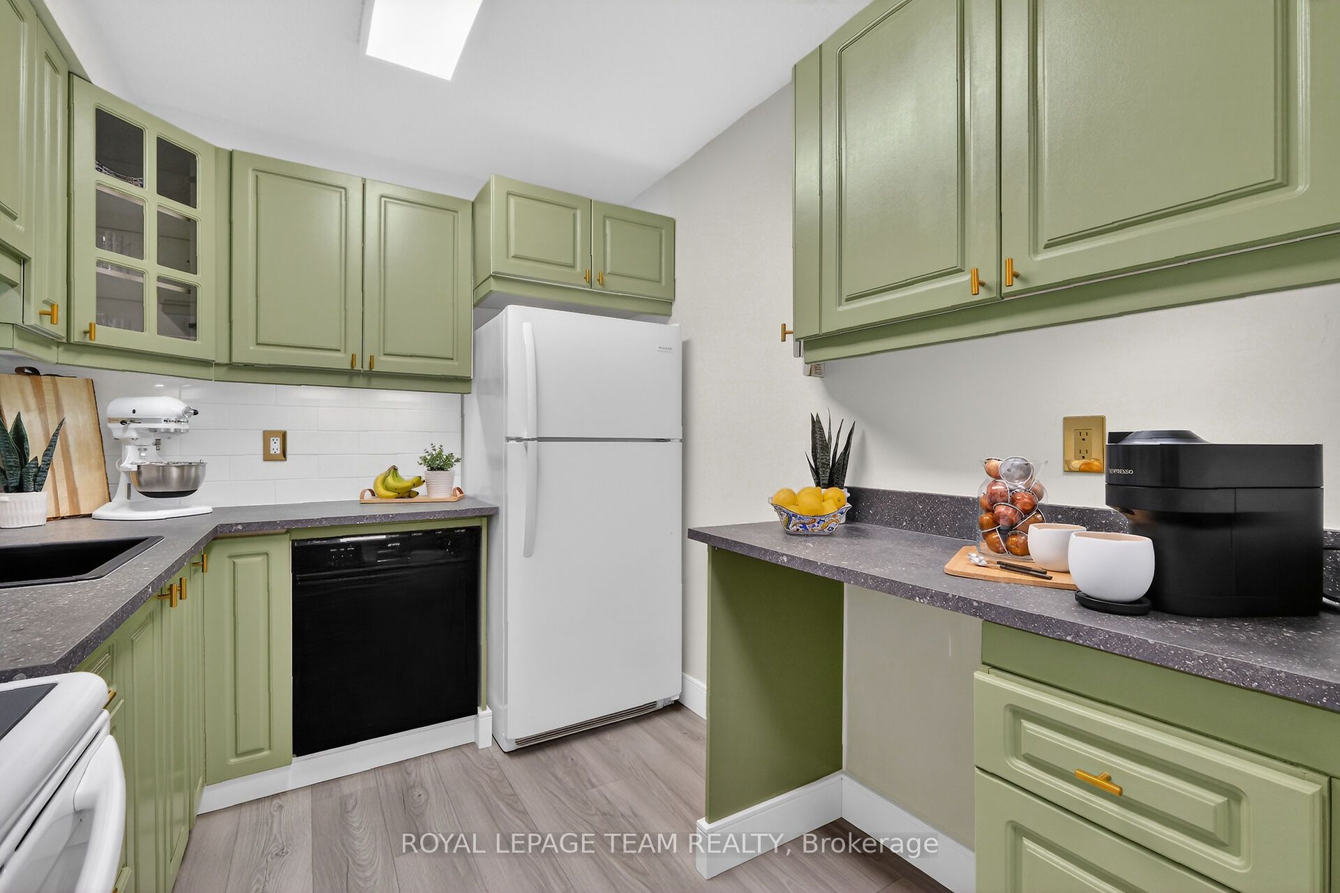 515 St Laurent Boulevard S 1809 Property Photo 13