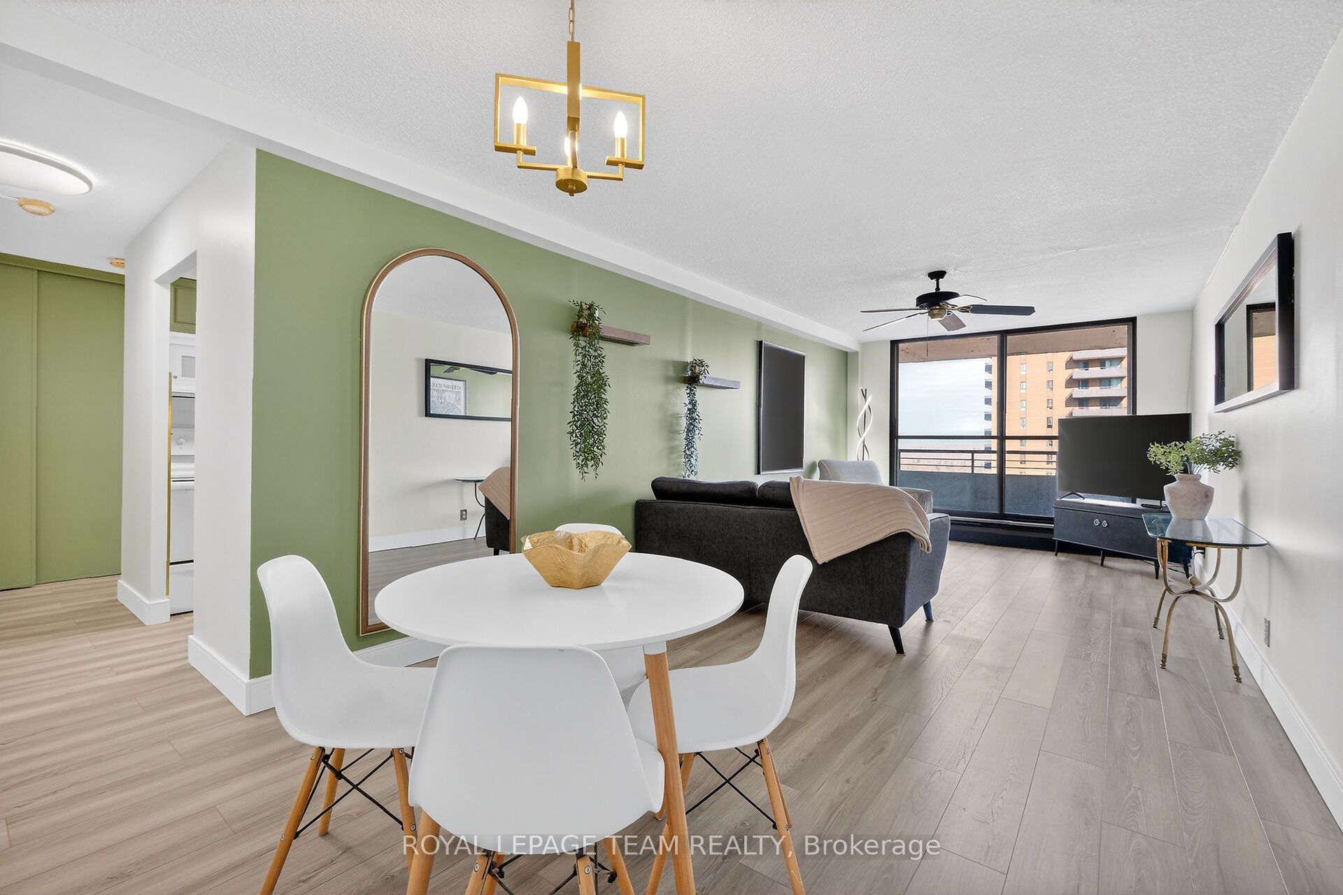 515 St Laurent Boulevard S 1809 Property Photo 14