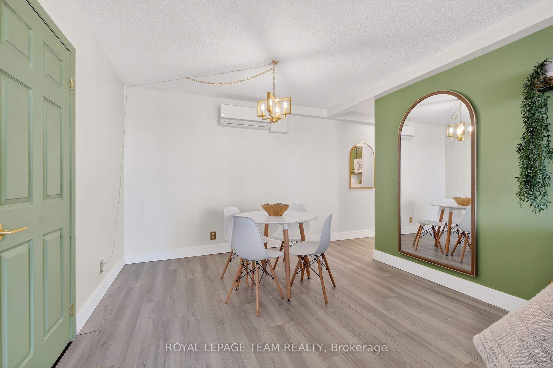 515 St Laurent Boulevard S 1809 Property Photo 15