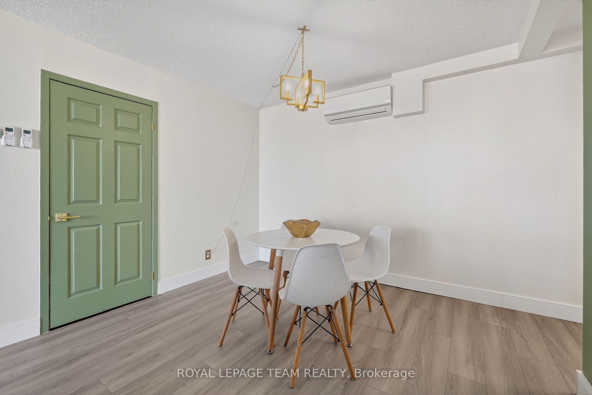 515 St Laurent Boulevard S 1809 Property Photo 16
