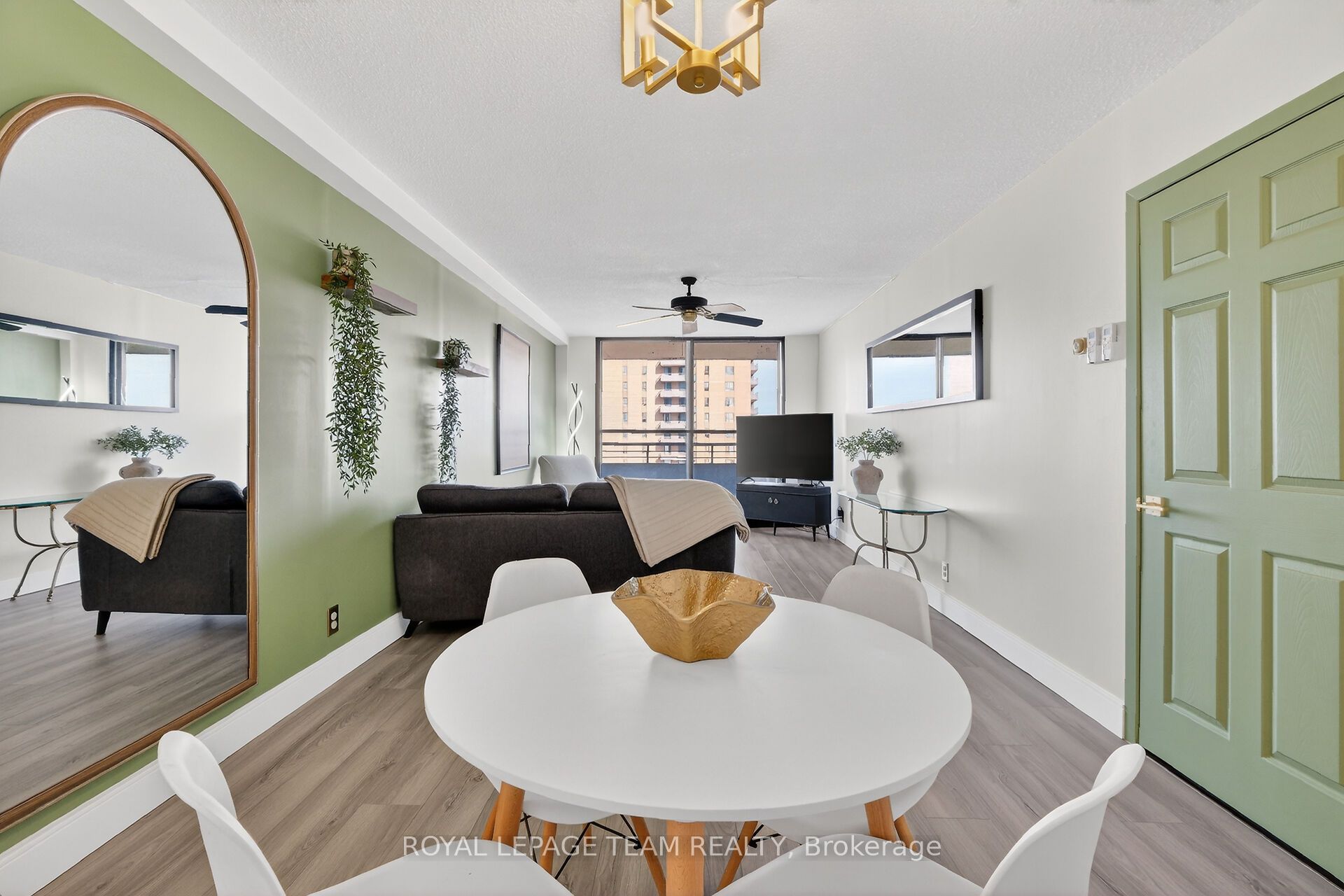 515 St Laurent Boulevard S 1809 Property Photo 18