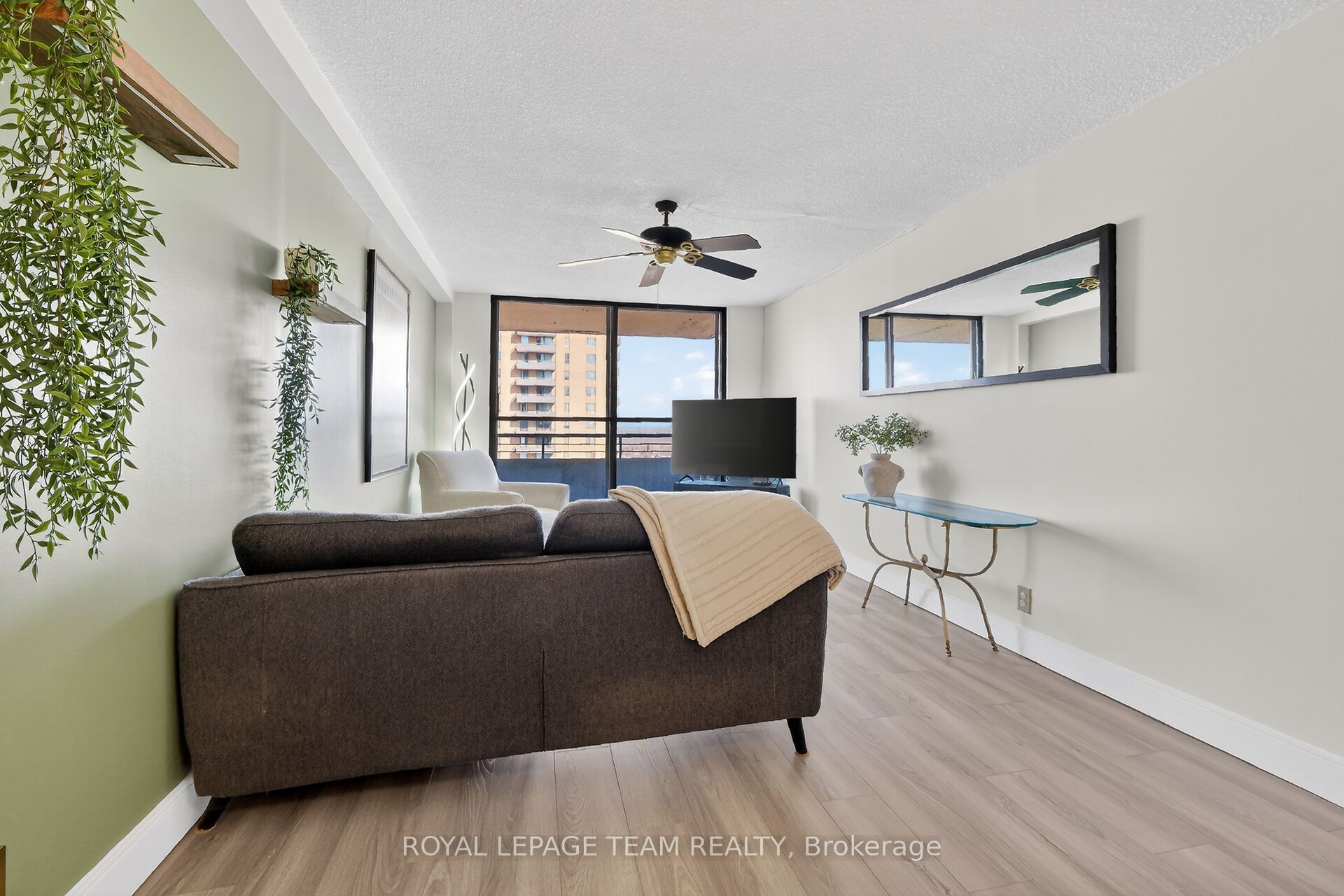 515 St Laurent Boulevard S 1809 Property Photo 19