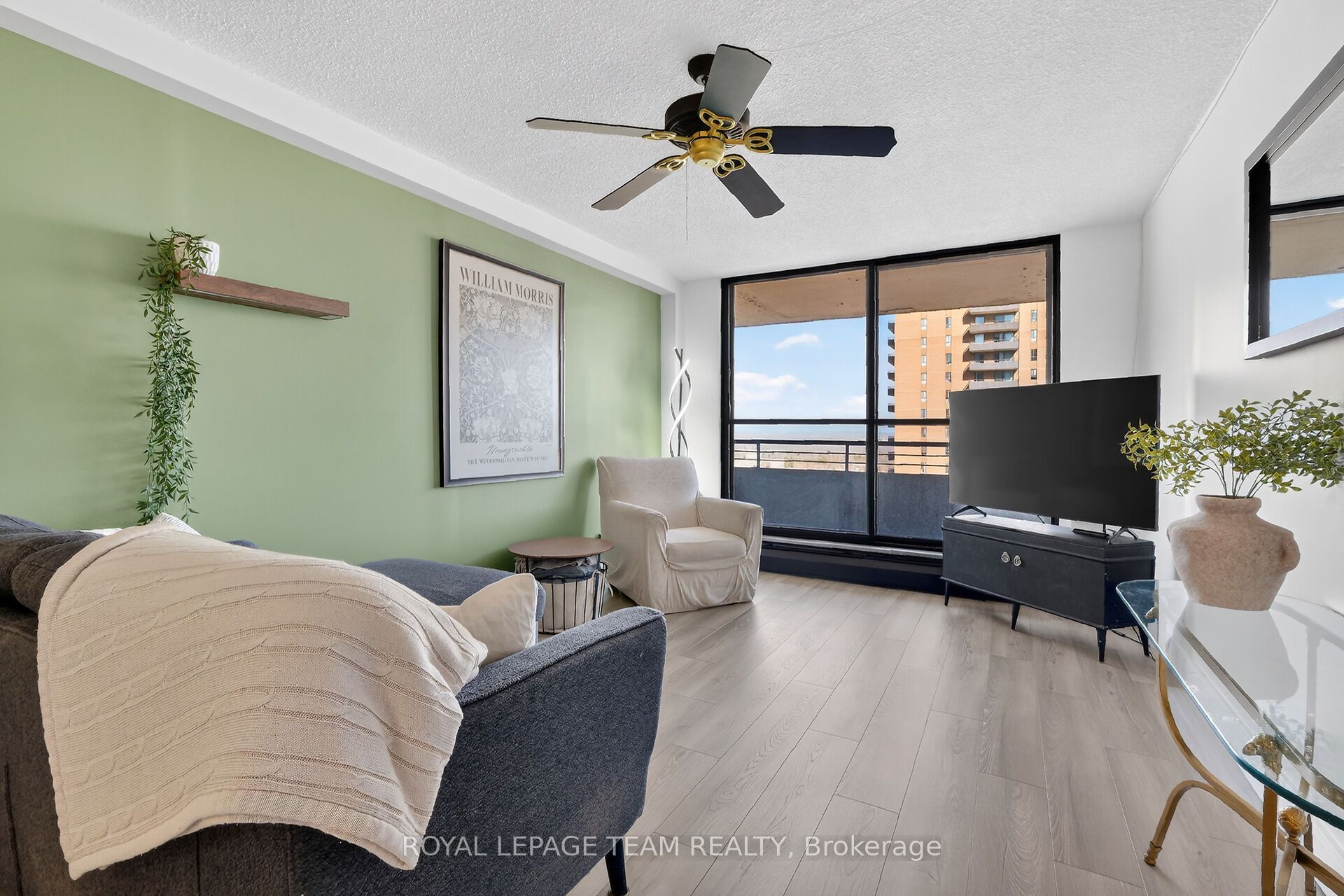 515 St Laurent Boulevard S 1809 Property Photo 20