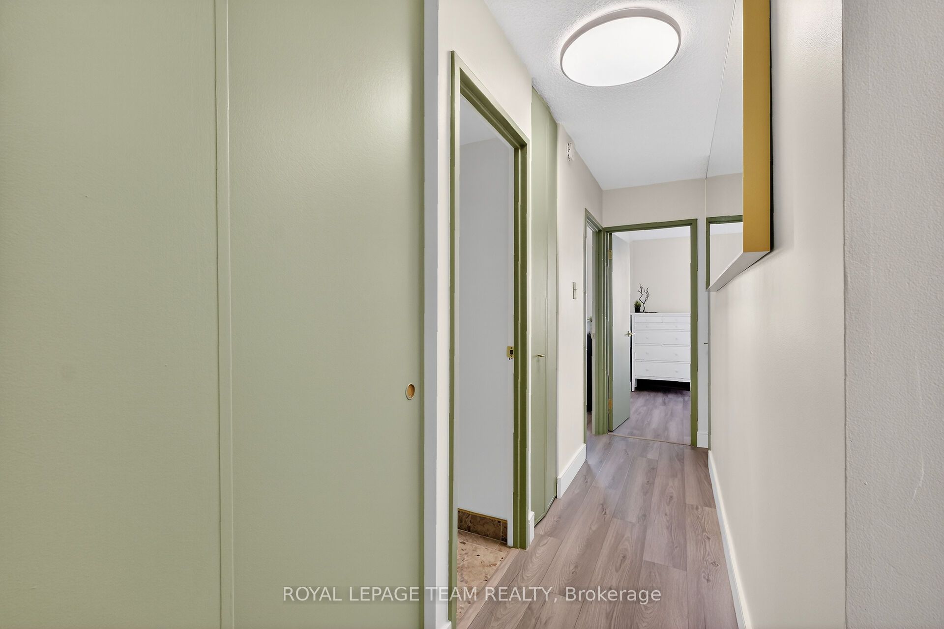 515 St Laurent Boulevard S 1809 Property Photo 22