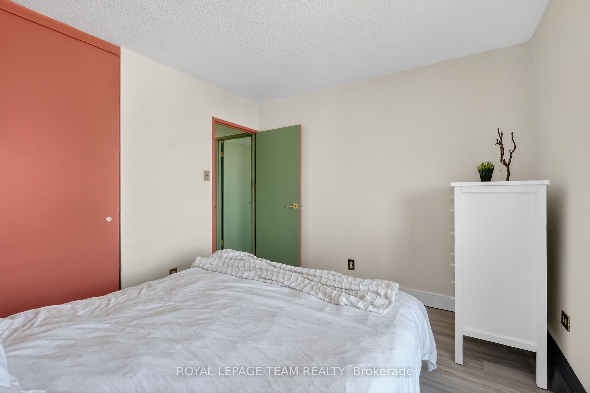 515 St Laurent Boulevard S 1809 Property Photo 26