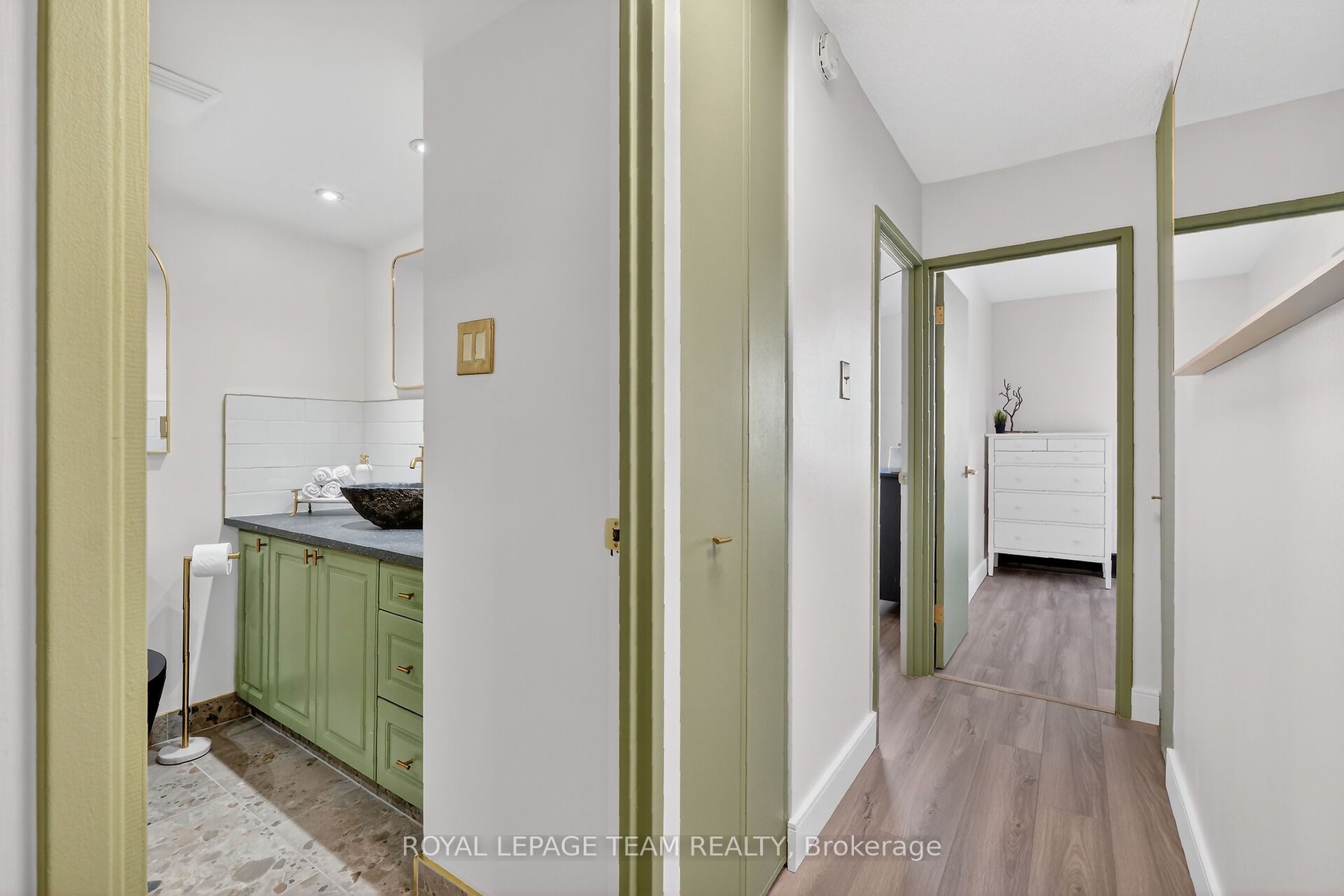 515 St Laurent Boulevard S 1809 Property Photo 29