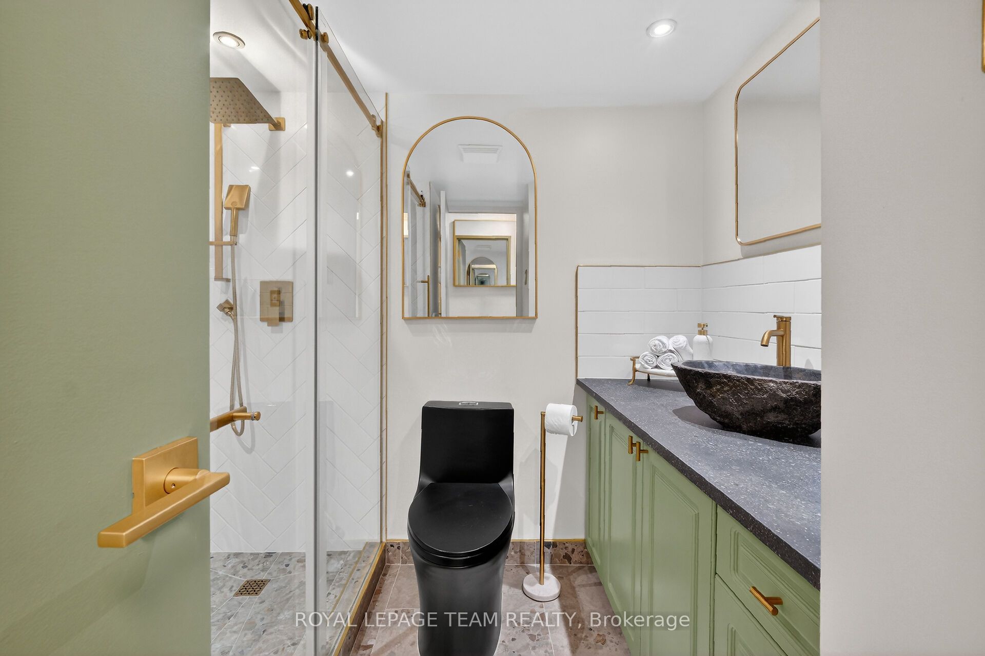 515 St Laurent Boulevard S 1809 Property Photo 32