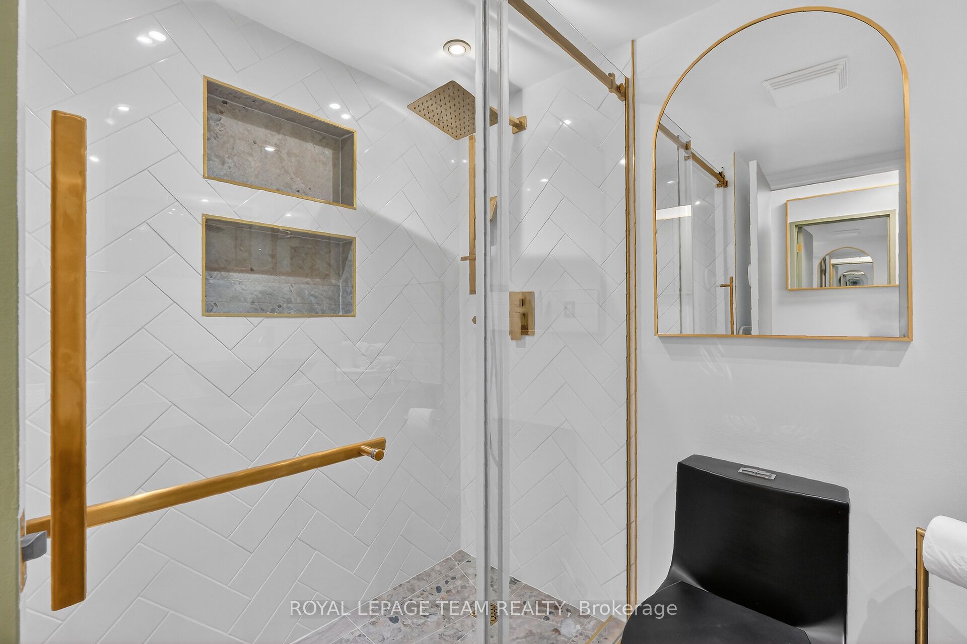 515 St Laurent Boulevard S 1809 Property Photo 33