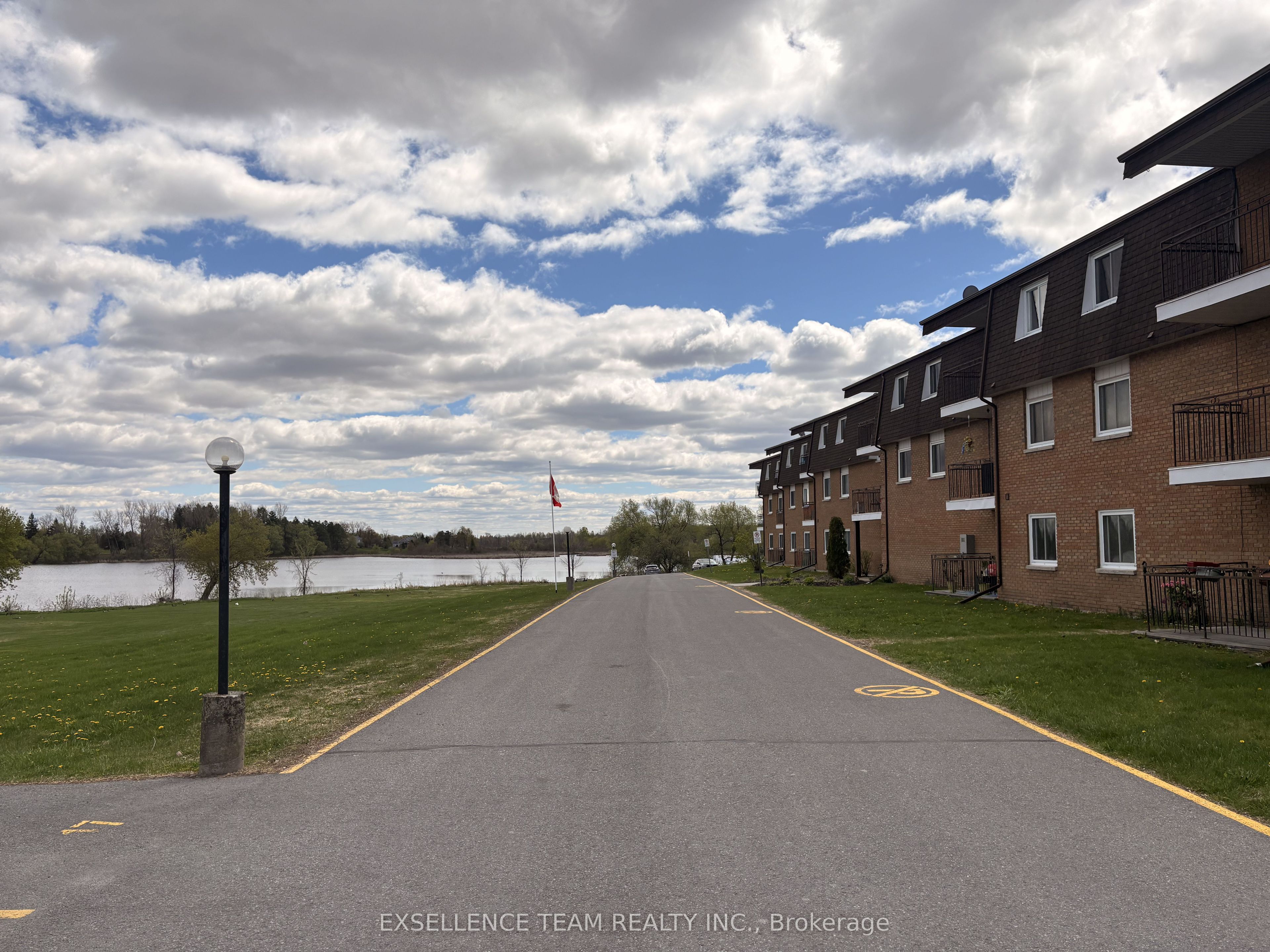 220 Kenyon Street Property Photo 2