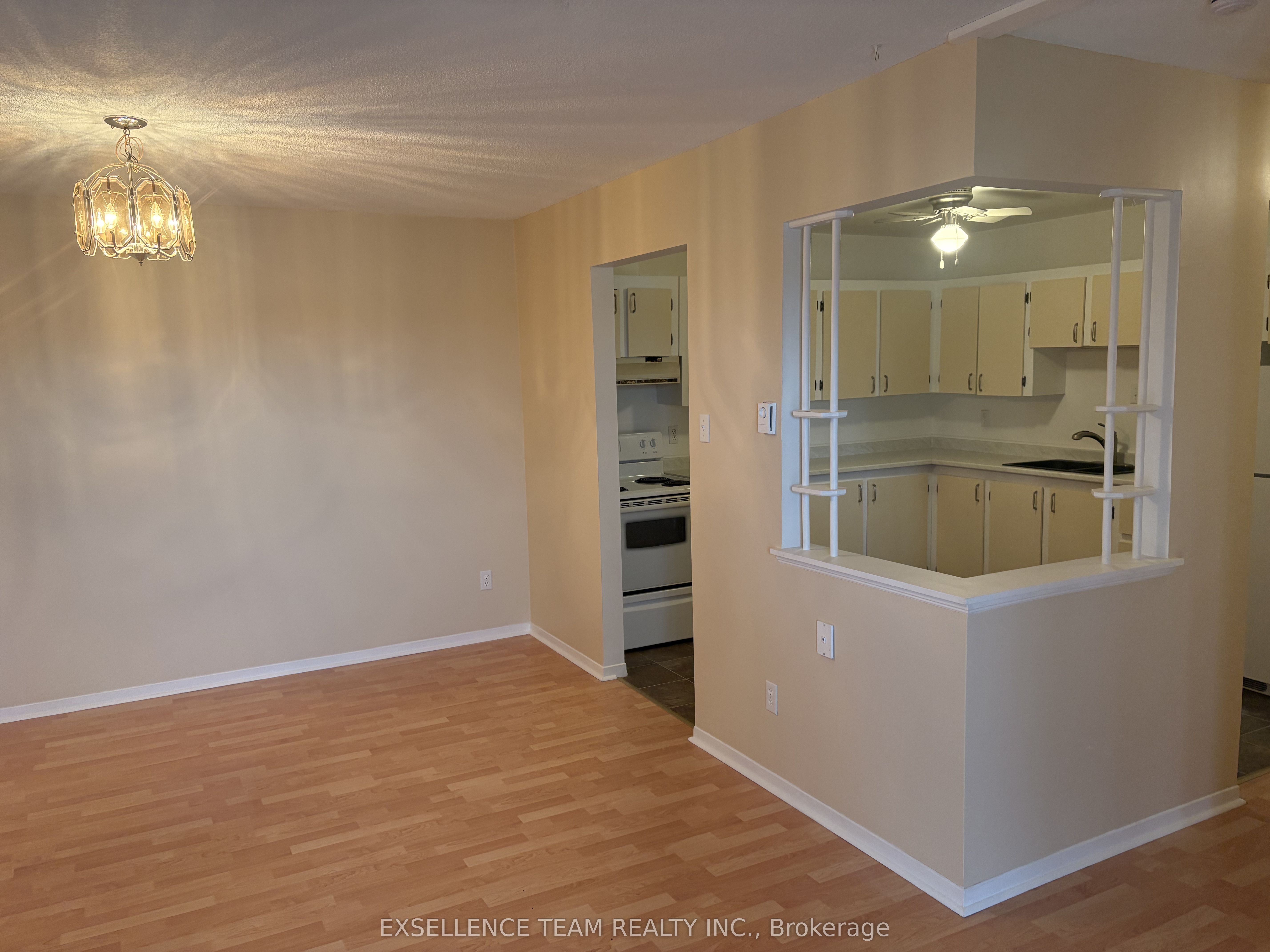 220 Kenyon Street Property Photo 11