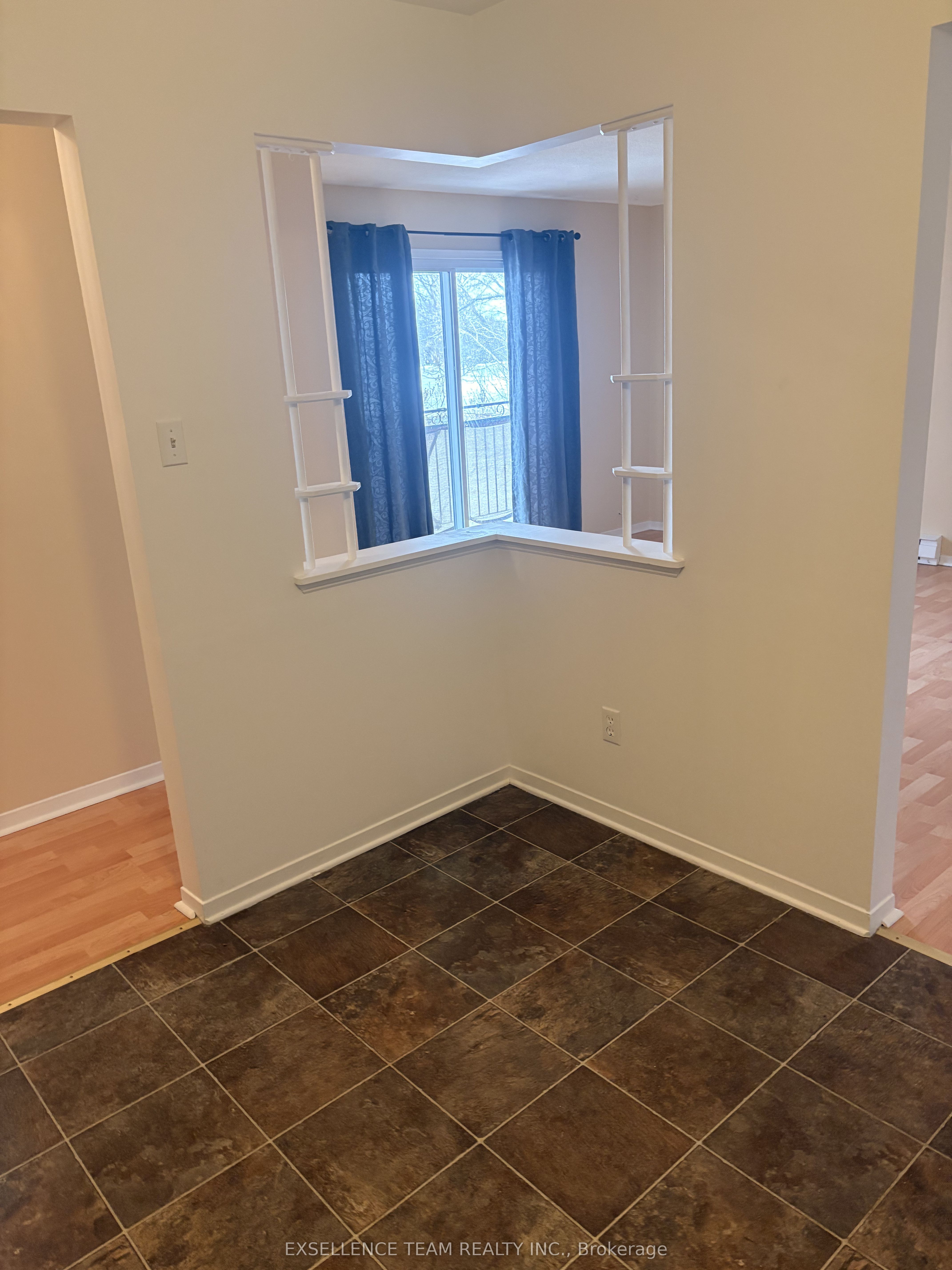220 Kenyon Street Property Photo 12