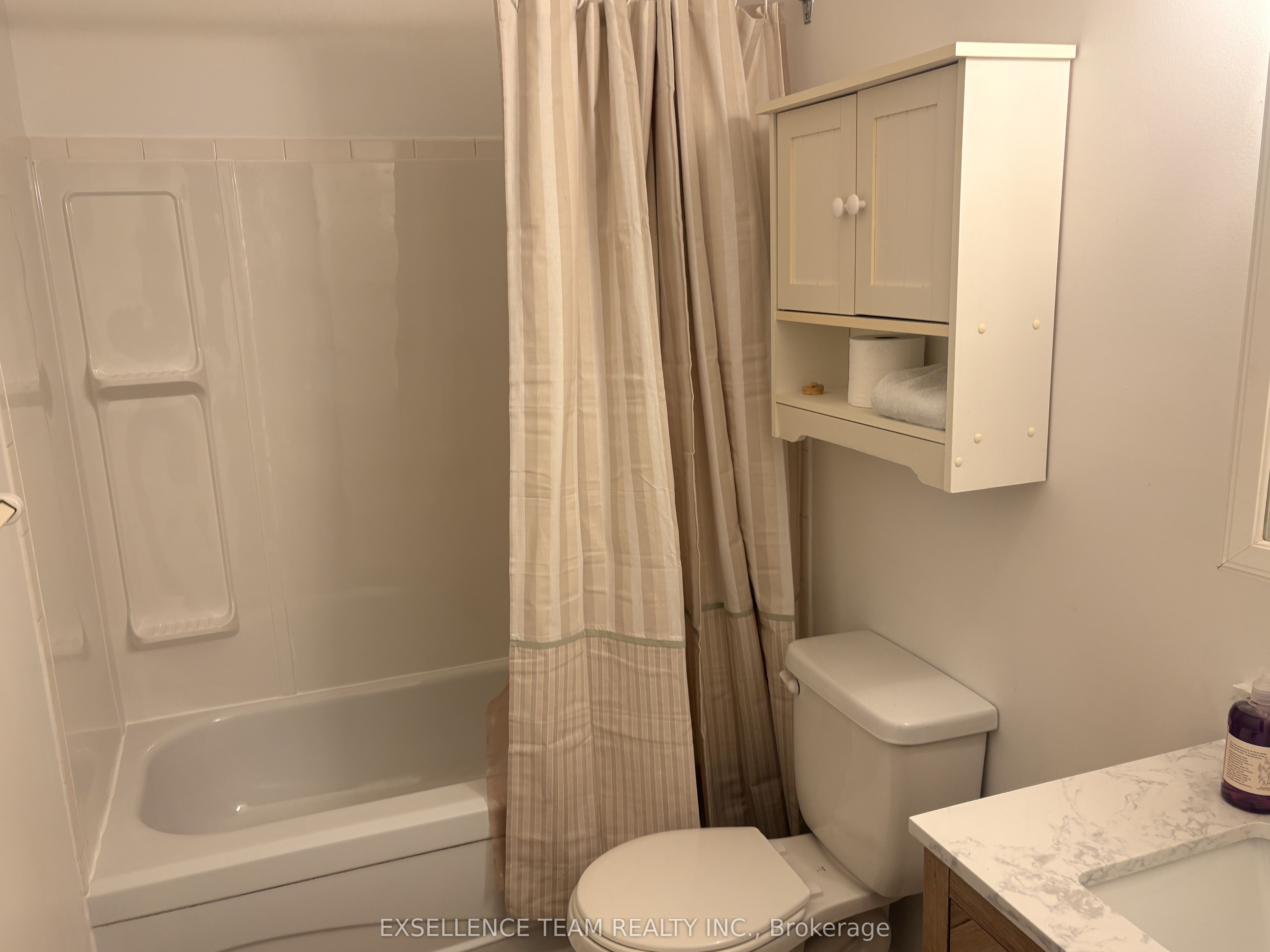 220 Kenyon Street Property Photo 21