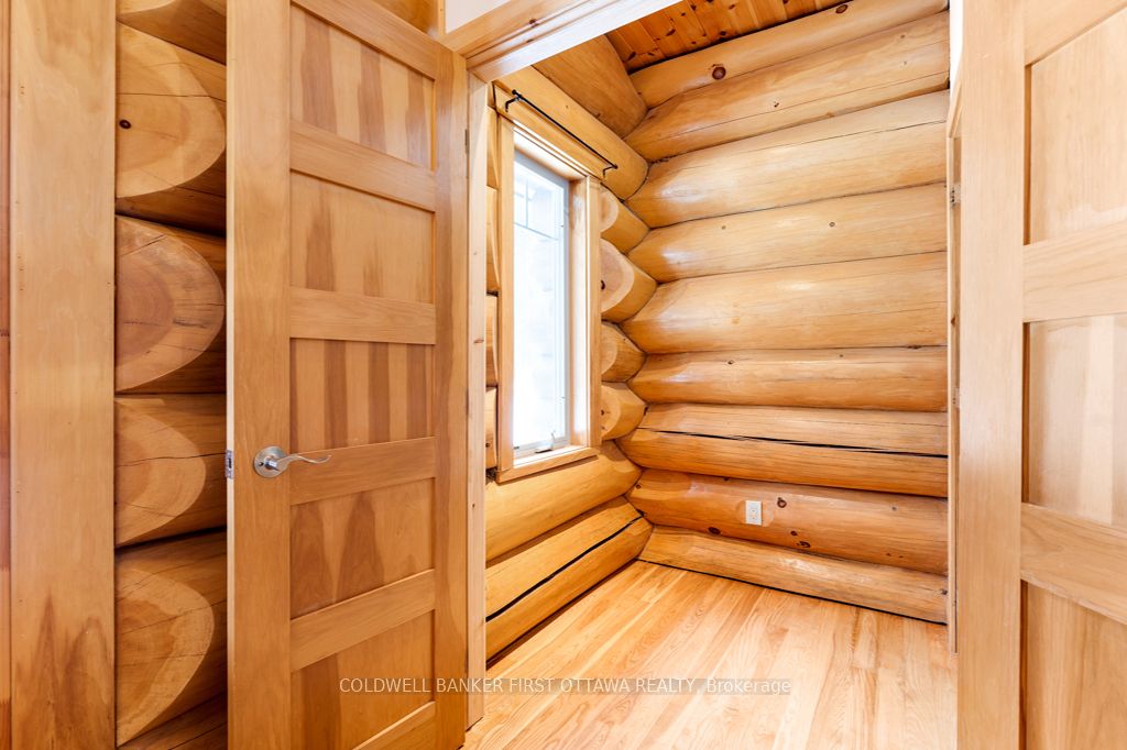 2467 Darling Road Property Photo 5