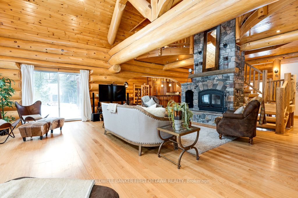 2467 Darling Road Property Photo 7