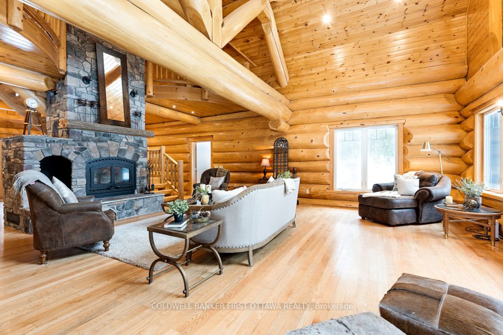 2467 Darling Road Property Photo 8