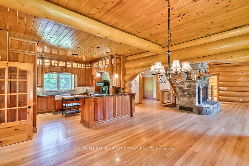 2467 Darling Road Property Photo 11
