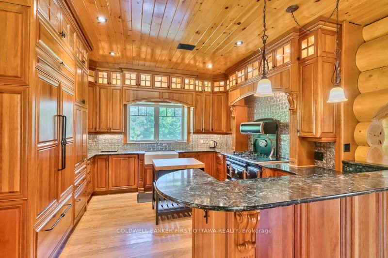 2467 Darling Road Property Photo 12