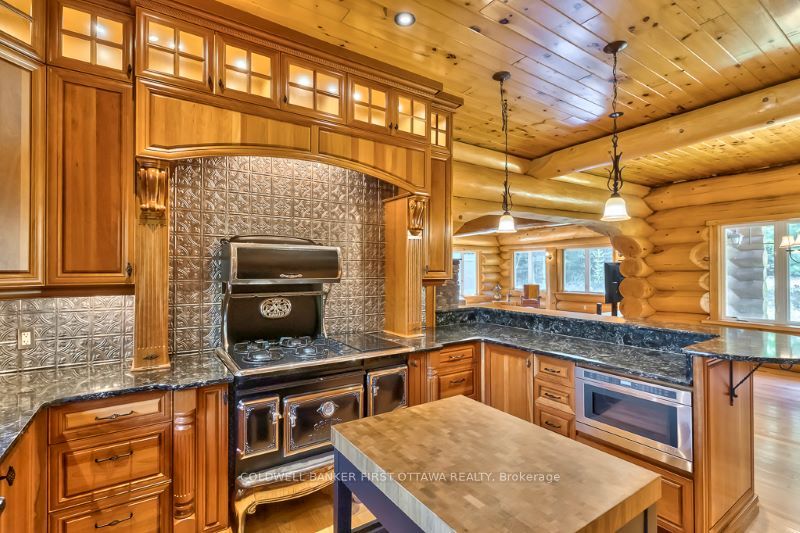 2467 Darling Road Property Photo 13