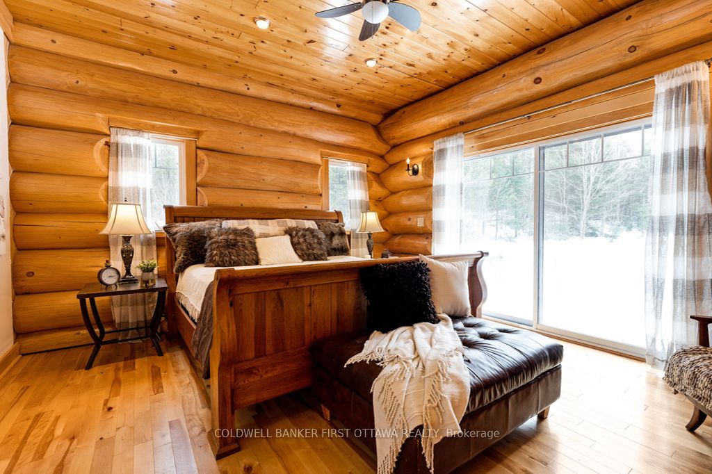2467 Darling Road Property Photo 16