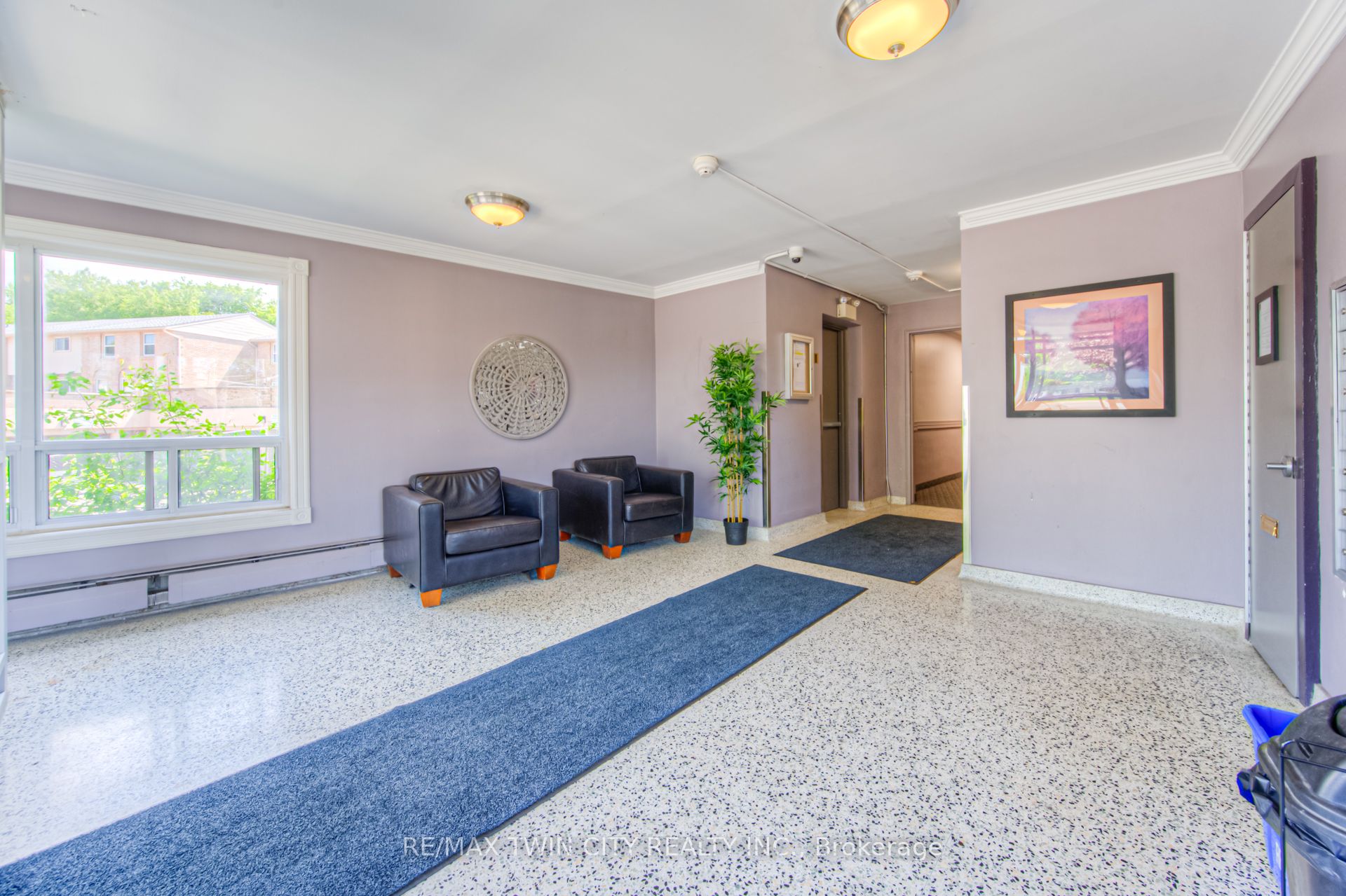 283 Fairway Road N 201 Property Photo 7