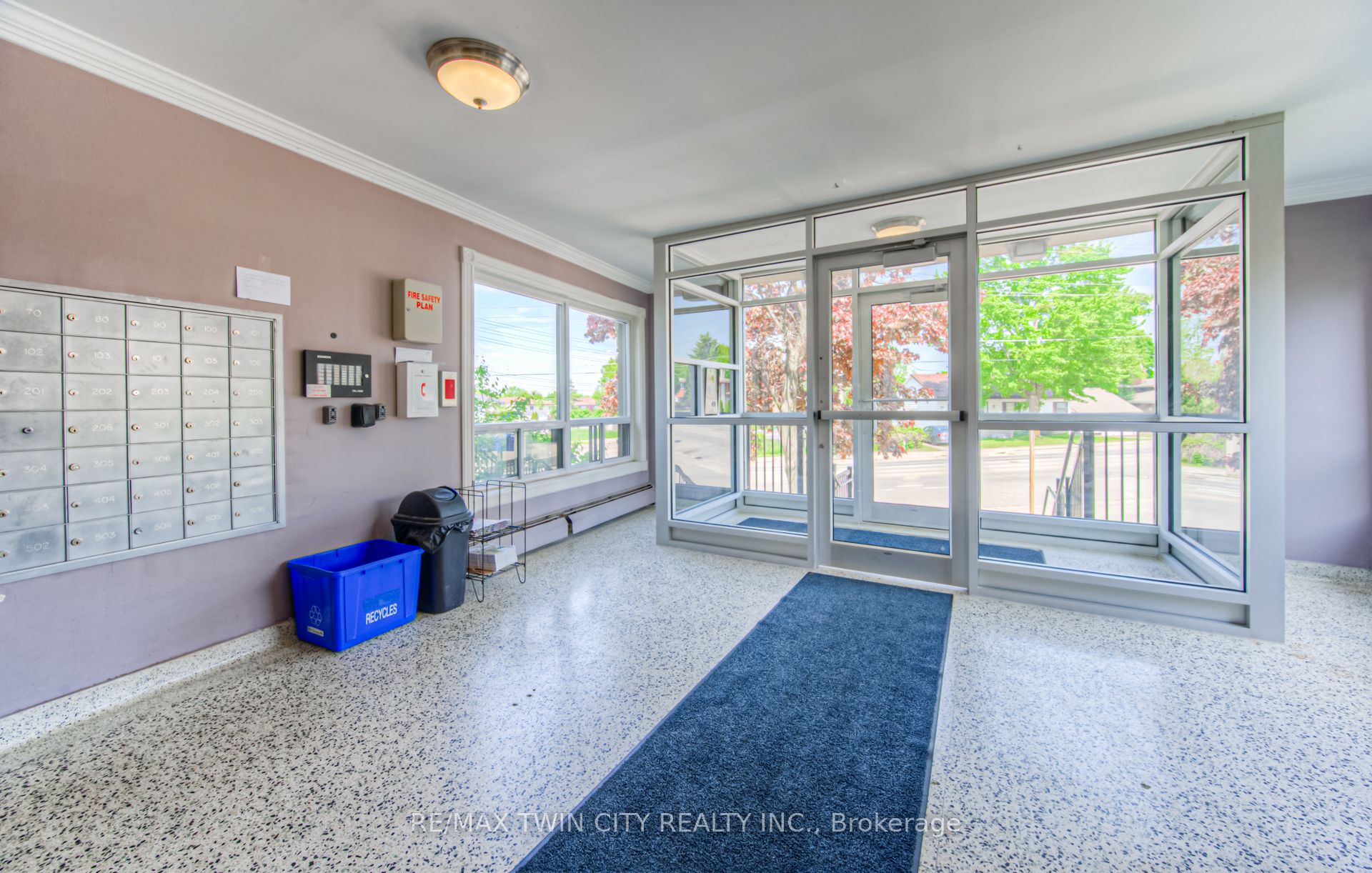 283 Fairway Road N 201 Property Photo 8