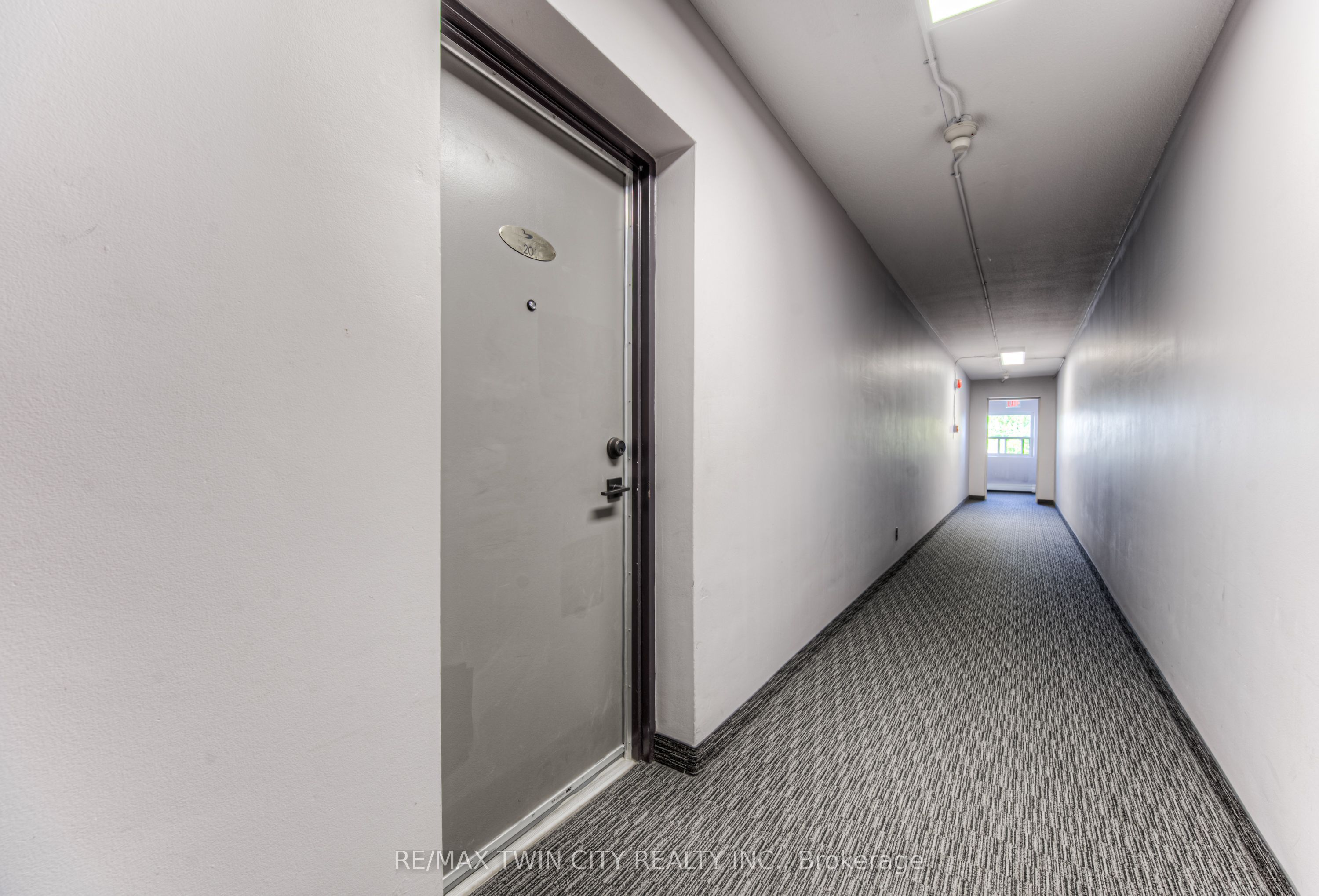 283 Fairway Road N 201 Property Photo 11