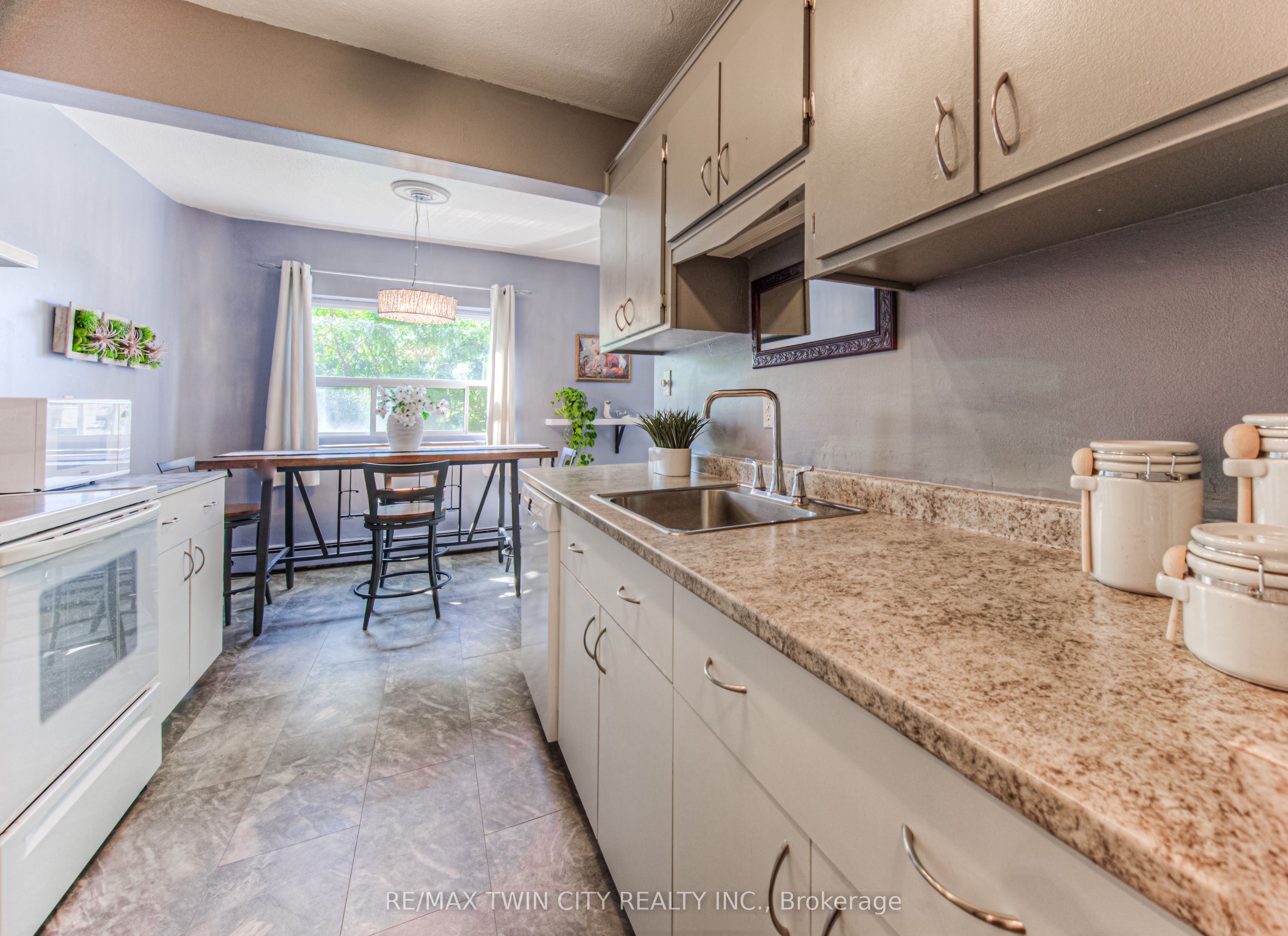 283 Fairway Road N 201 Property Photo 20