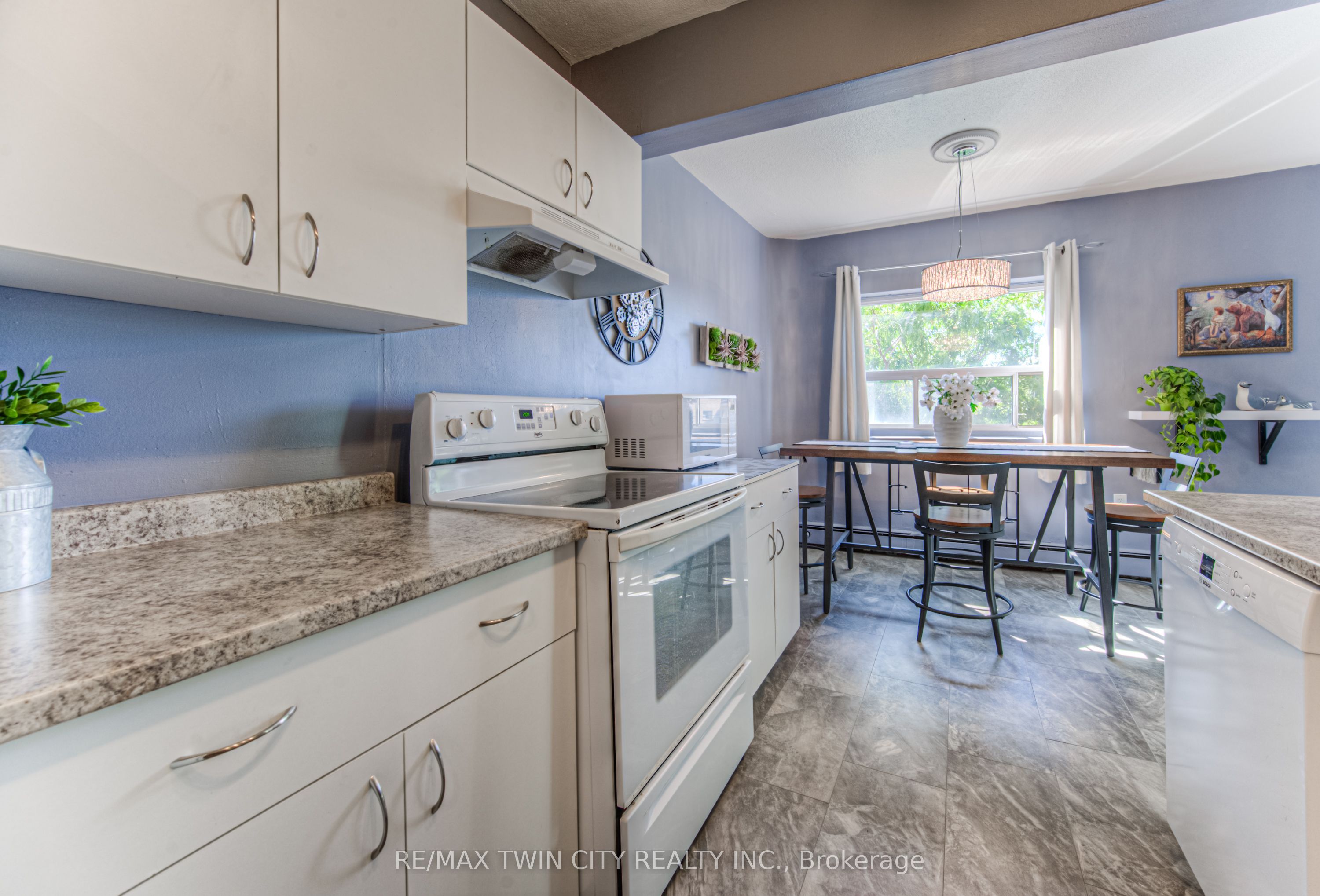283 Fairway Road N 201 Property Photo 21