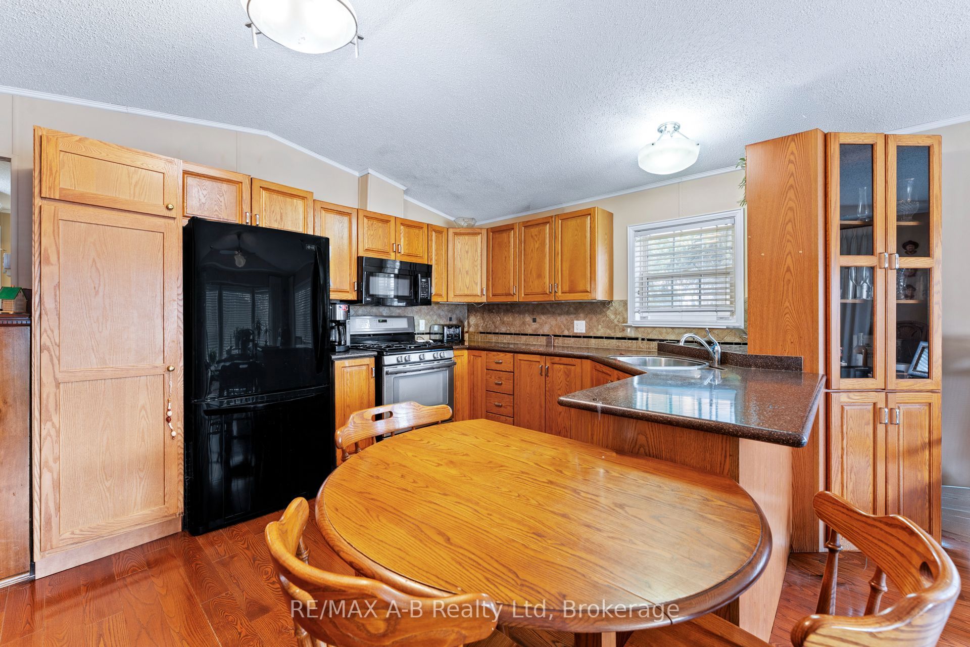 316489 31st Line 936 Property Photo 5