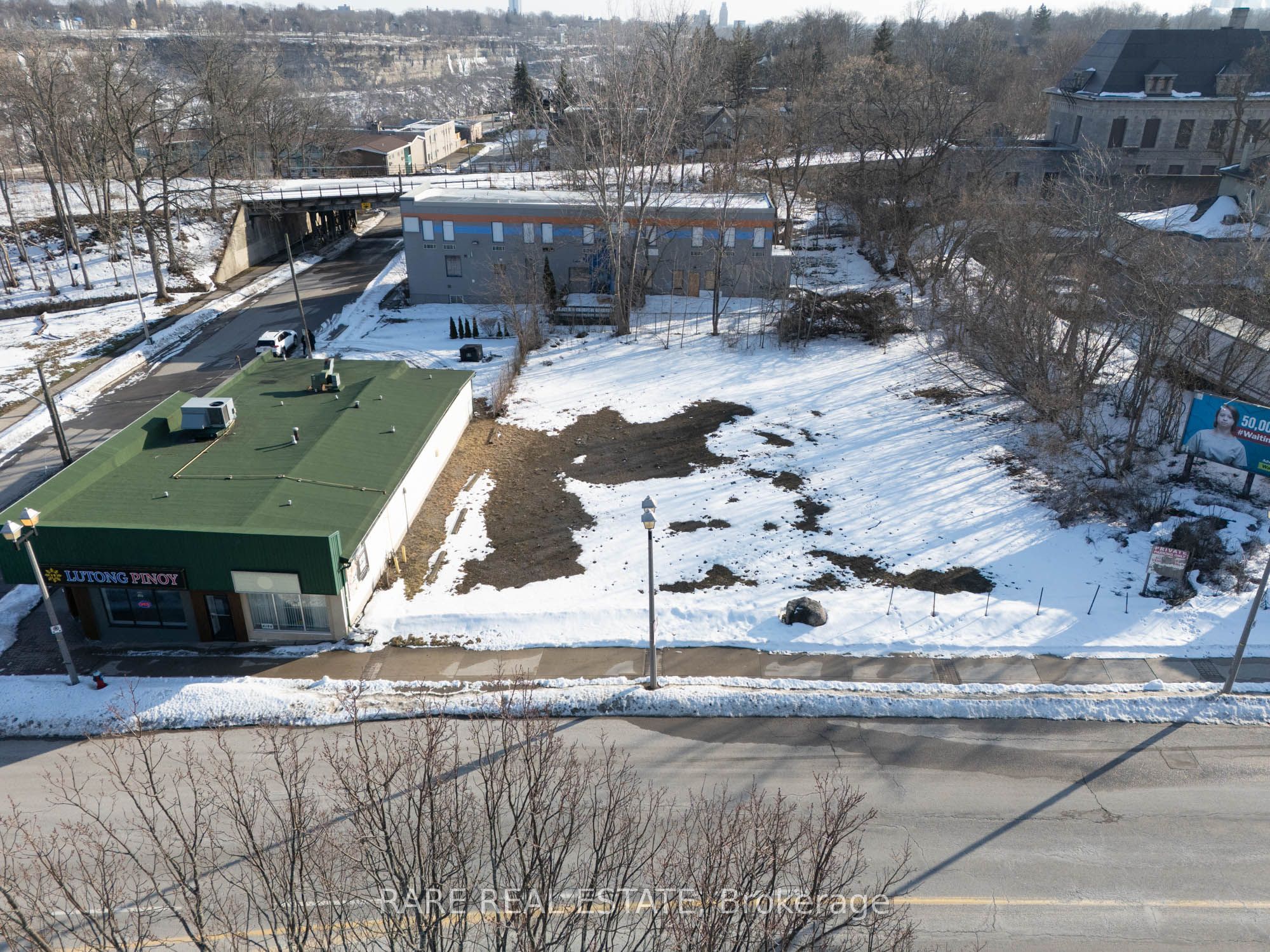 4152 Bridge Street Property Photo 4