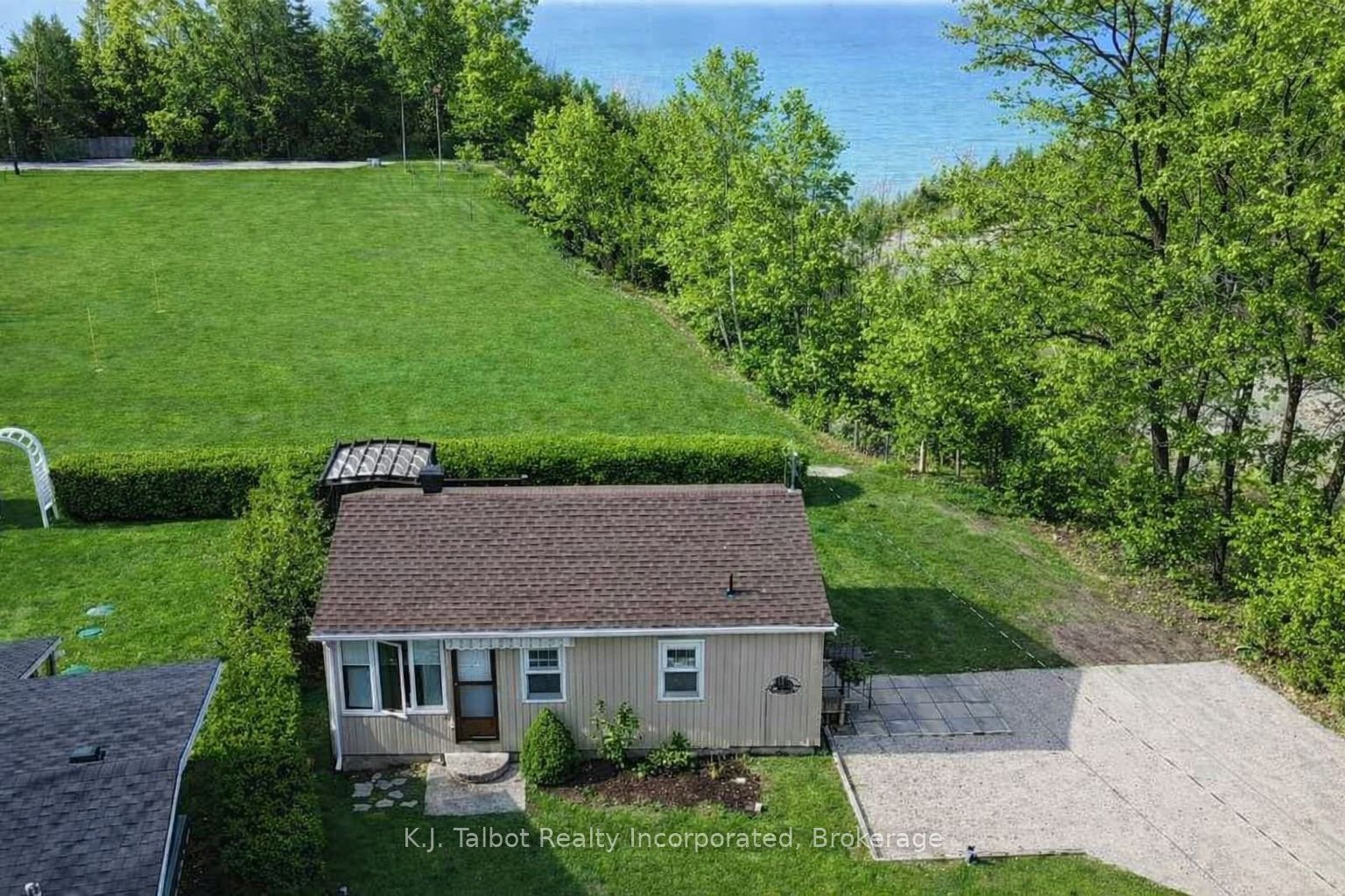 9 Ravine Park Road N Property Photo 1