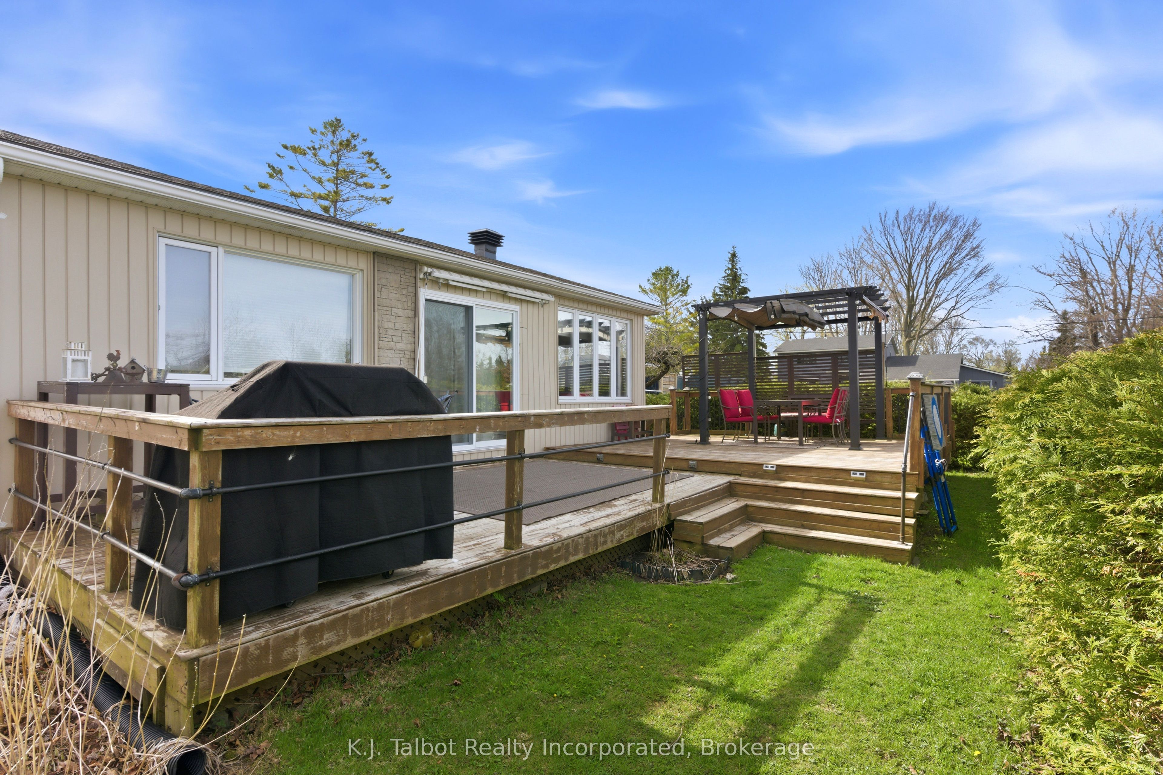 9 Ravine Park Road N Property Photo 9